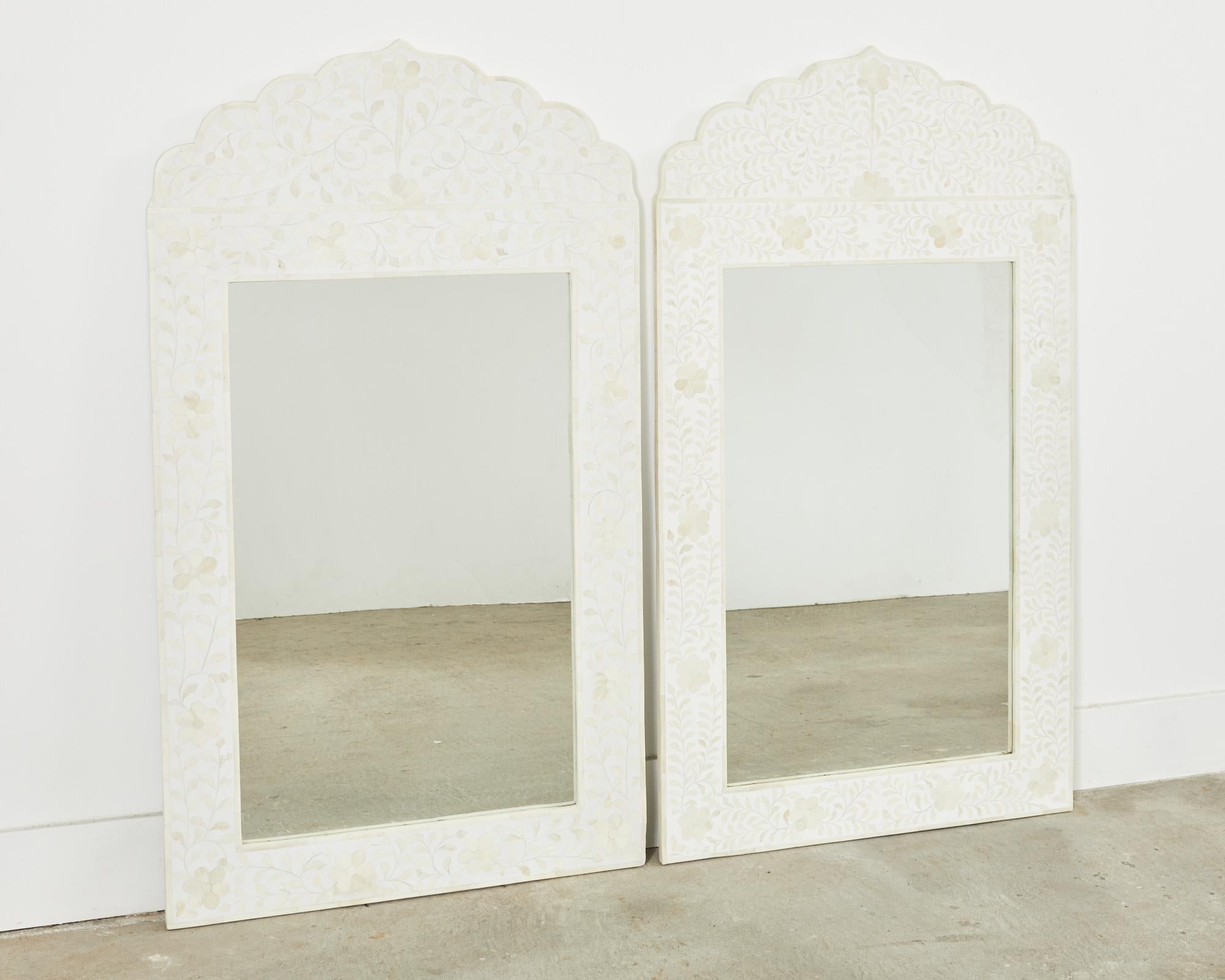 Indien Paire de miroirs muraux de style mauresque syrien en mosaïque incrustée d'os en vente