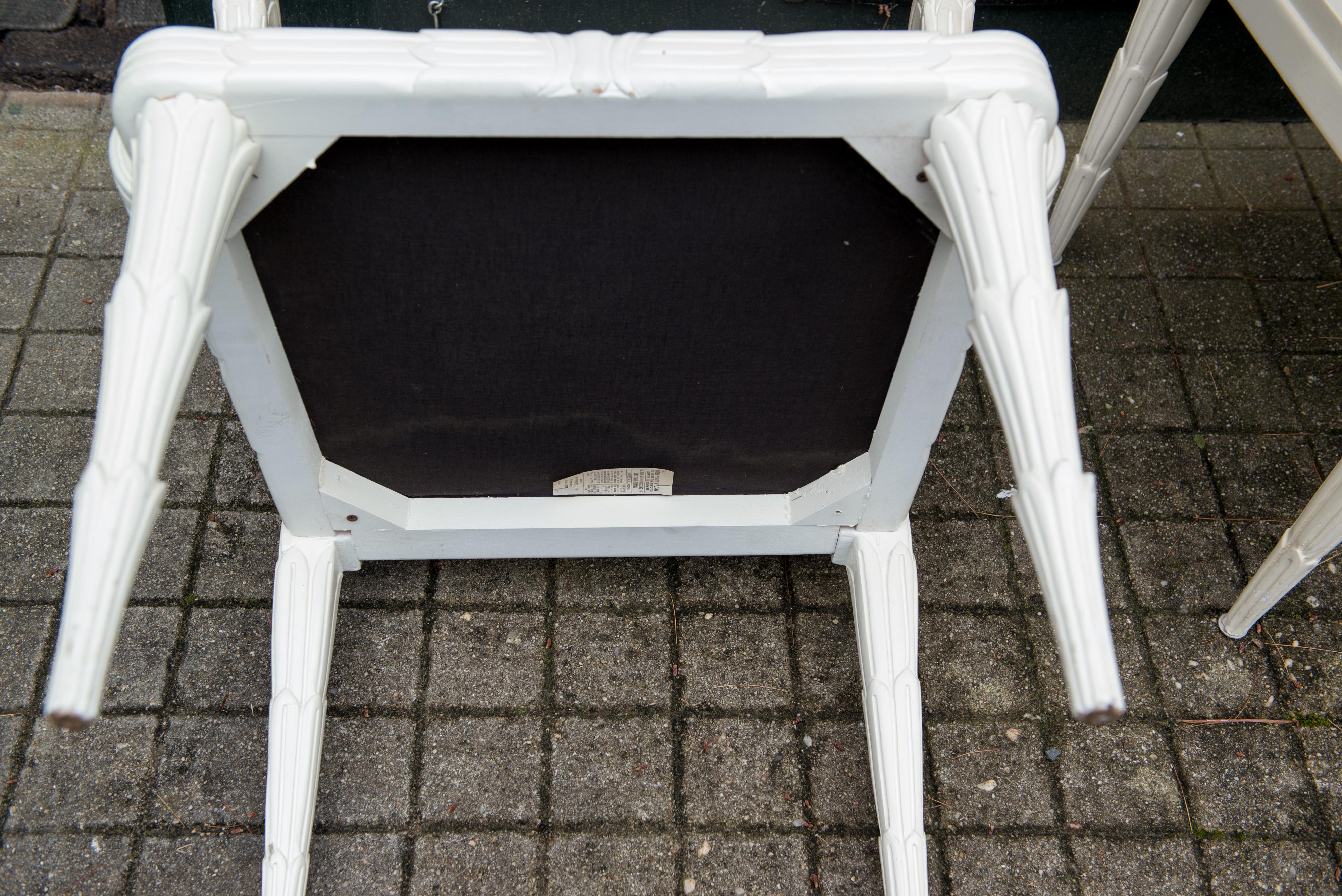 Paar weiße Sessel im Syrie Maugham-Stil mit Blattwerkrückenlehne aus Schilfrohr im Angebot 7