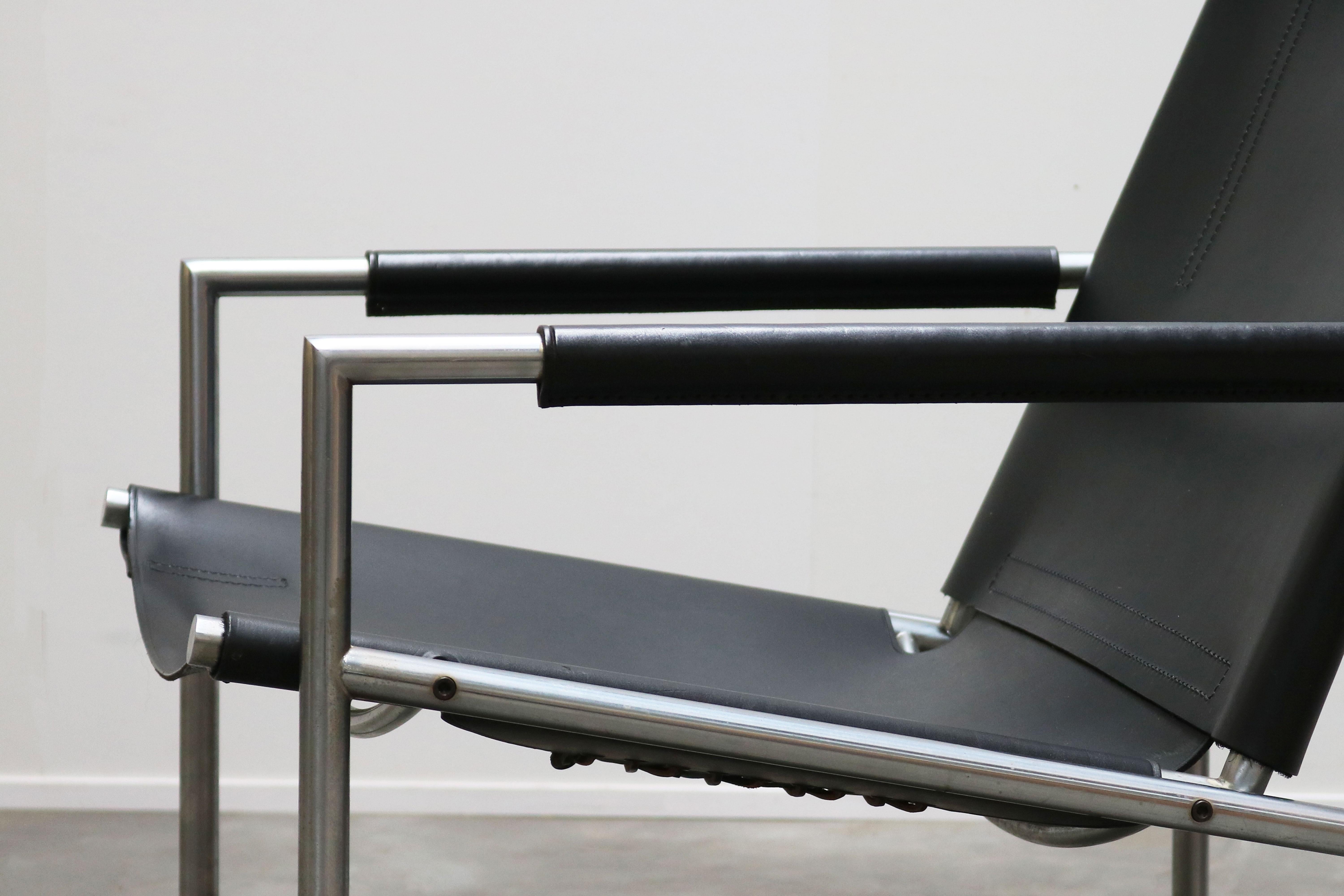 Pair of Lounge Chairs by Martin Visser for Spectrum Black Leather Chrome 7