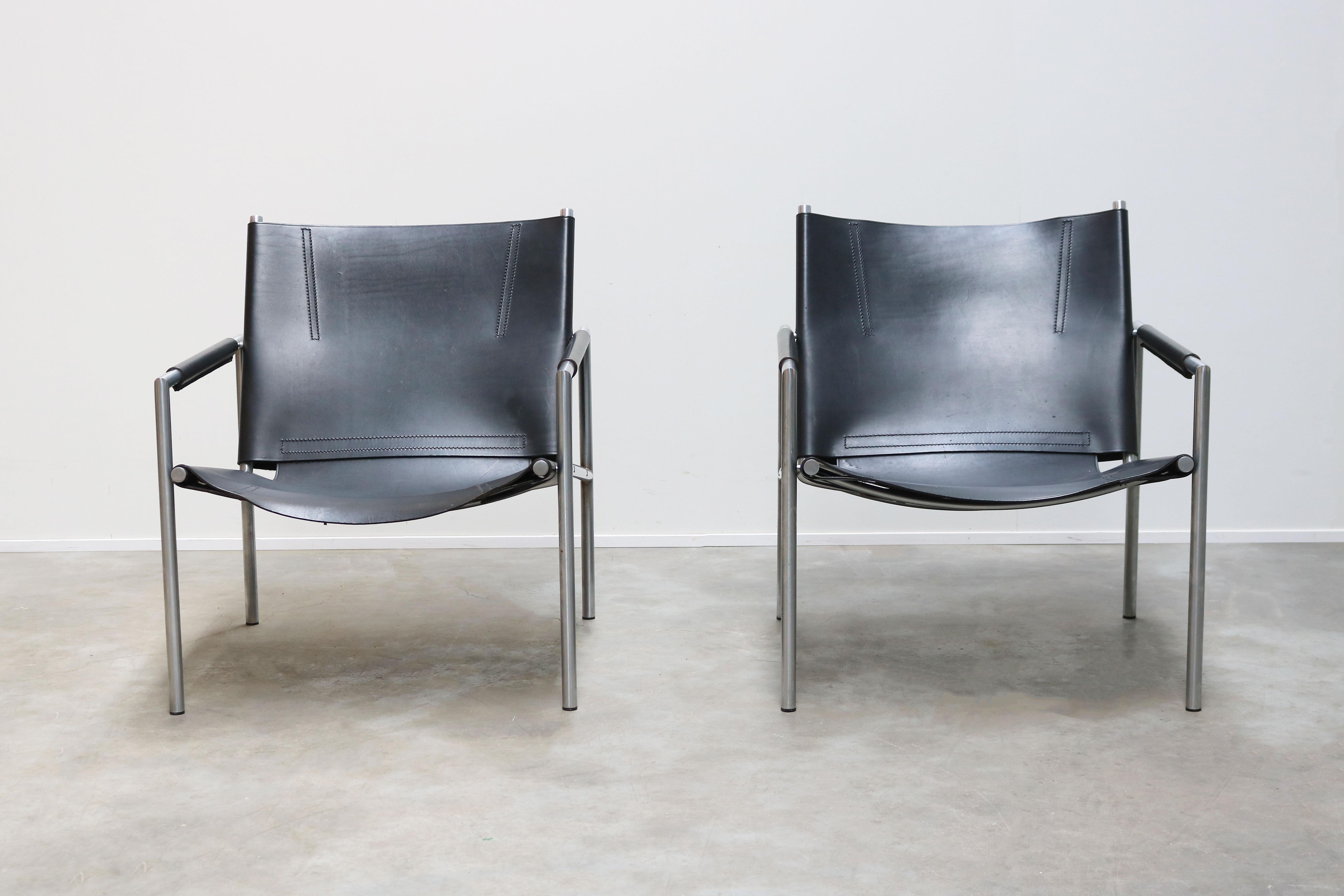 Mid-Century Modern Pair of Lounge Chairs by Martin Visser for Spectrum Black Leather Chrome