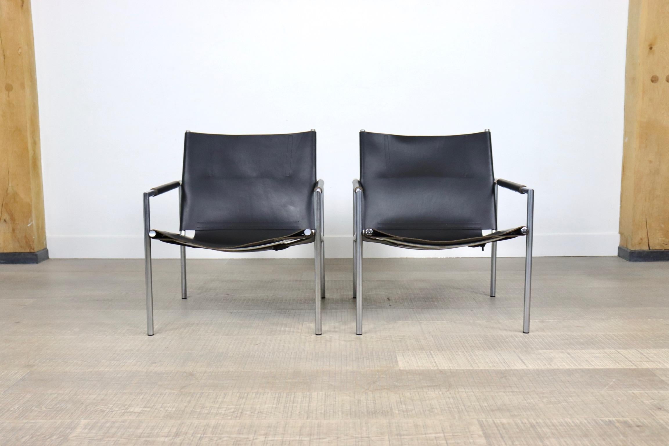 Very nice SZ02 easy chairs designed by Martin Visser and manufactured by ‘t Spectrum, Netherlands 1965. The chair has a stainless steel tubular metal frame and very nice thick saddle leather seat and back for comfort. Stunning minimalistic design