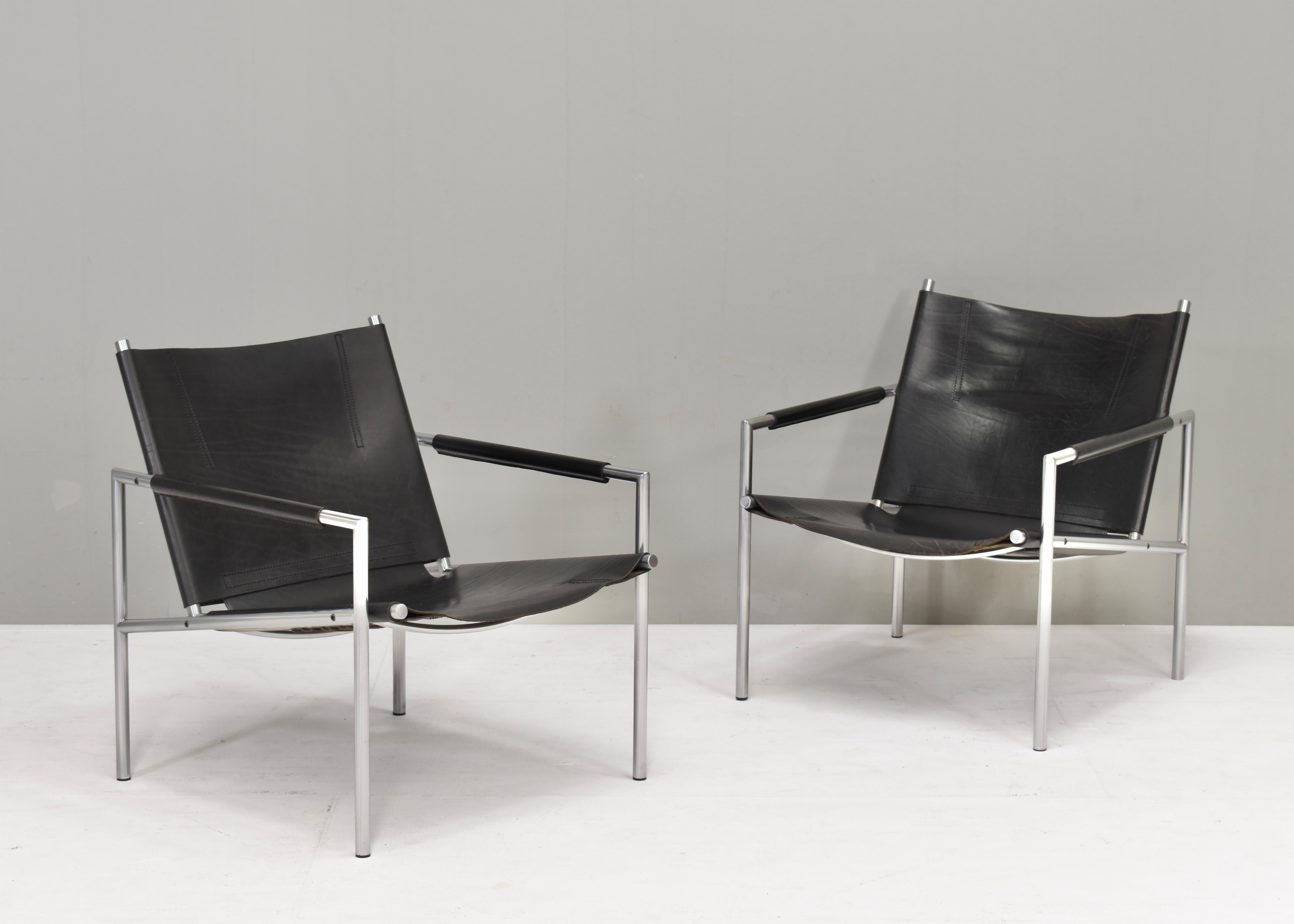 Minimalism Mastered. Timeless Dutch Design.

The SZ02 lounge chair, designed in 1960 by Dutch modernist Martin Visser, is a bold testament to the power of functional simplicity. Produced by the renowned Dutch manufacturer ‘t Spectrum, this chair
