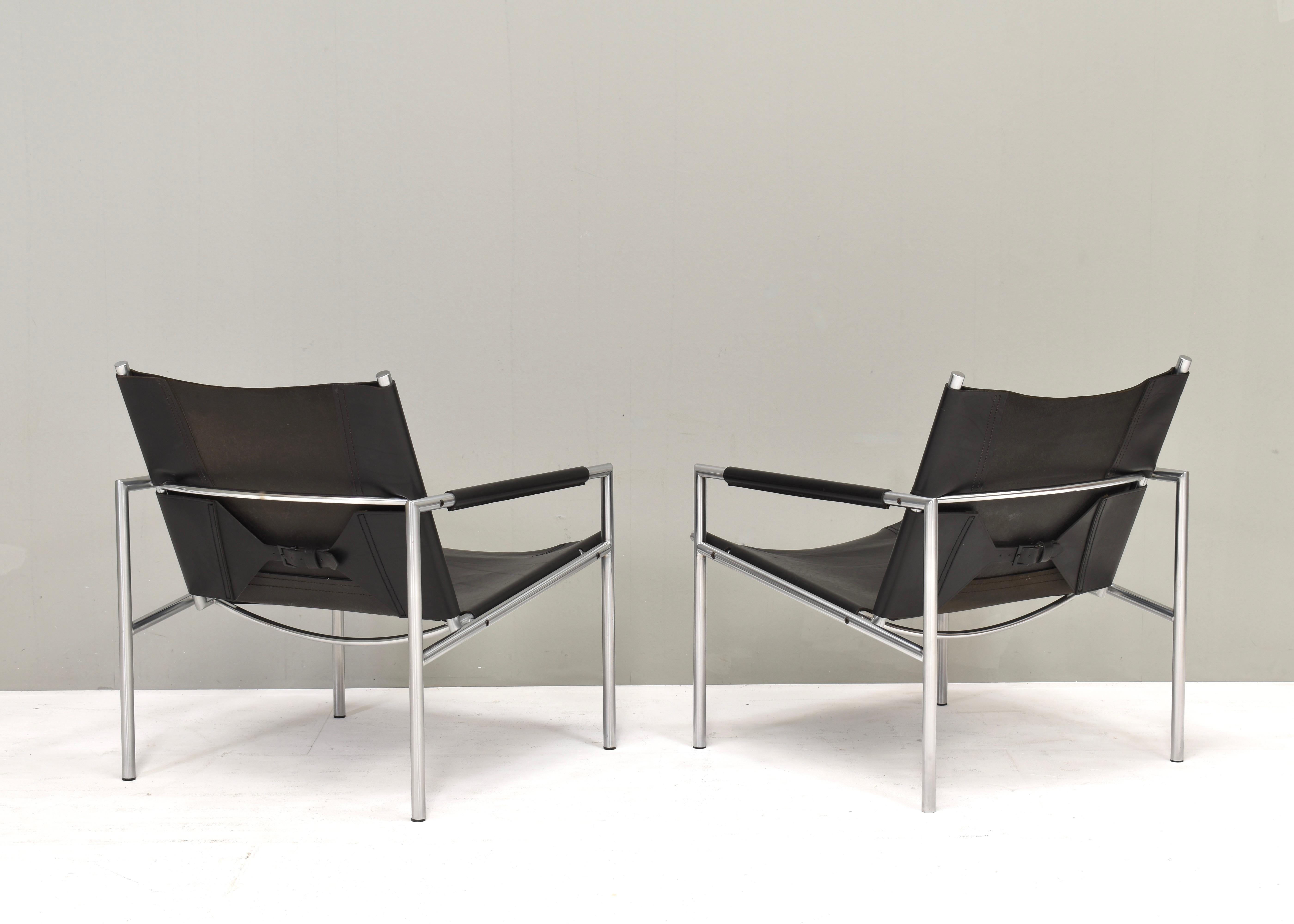 Stainless Steel Pair of SZ02 Lounge Chairs by Martin Visser for ‘t Spectrum, Netherlands – 1960s For Sale
