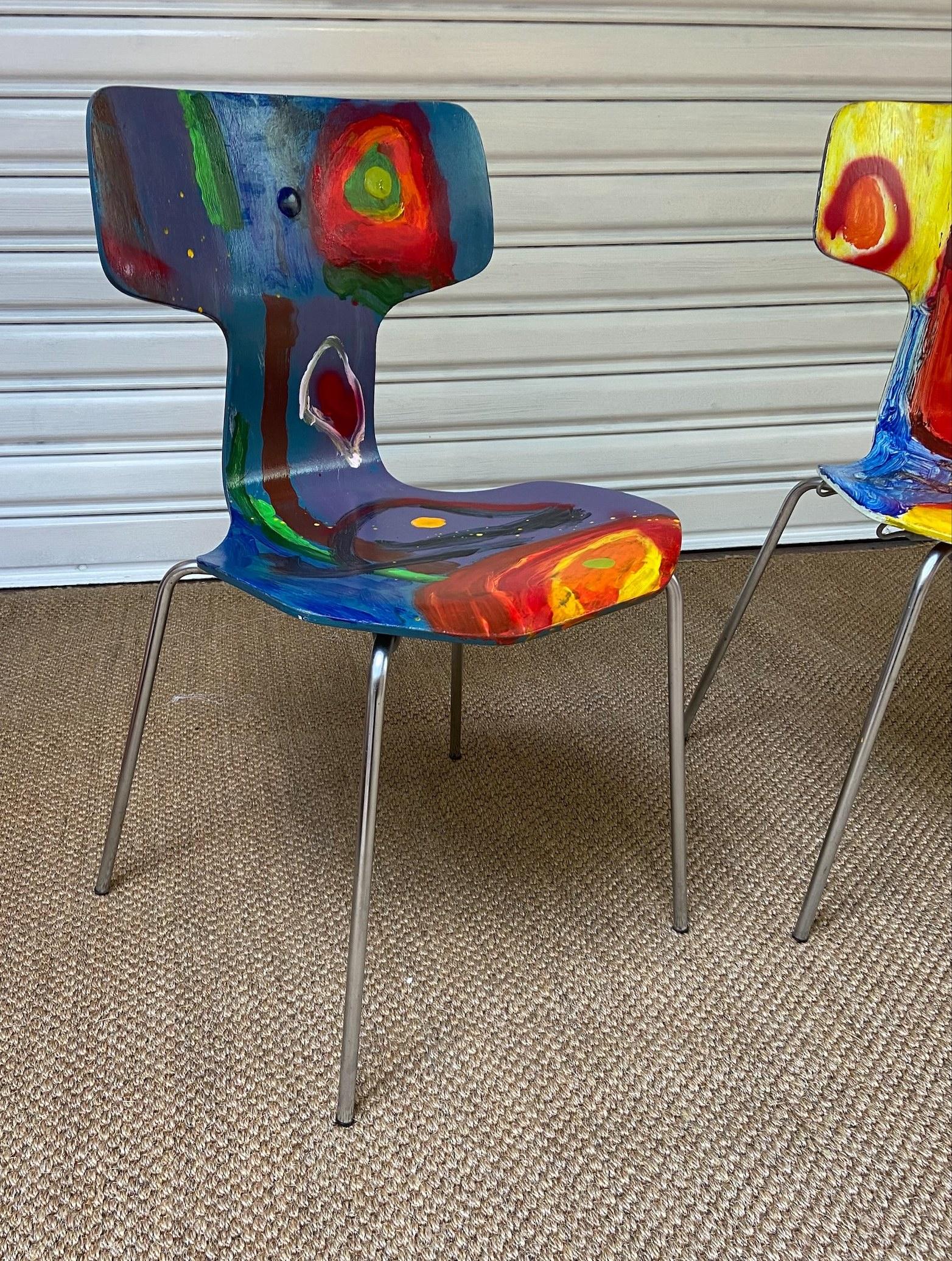 Paar T 3130 Stühle auch bekannt als Grand Prix - Arne Jacobsen x Rolf Gjedsted
Einzigartiges Modell
Fritz Hansen Ausgabe
Holz und Metall
Maße: H 76 x B 41 x T 42 cm
Unterschrieben und mit Zertifikat unter den Stühlen.
 