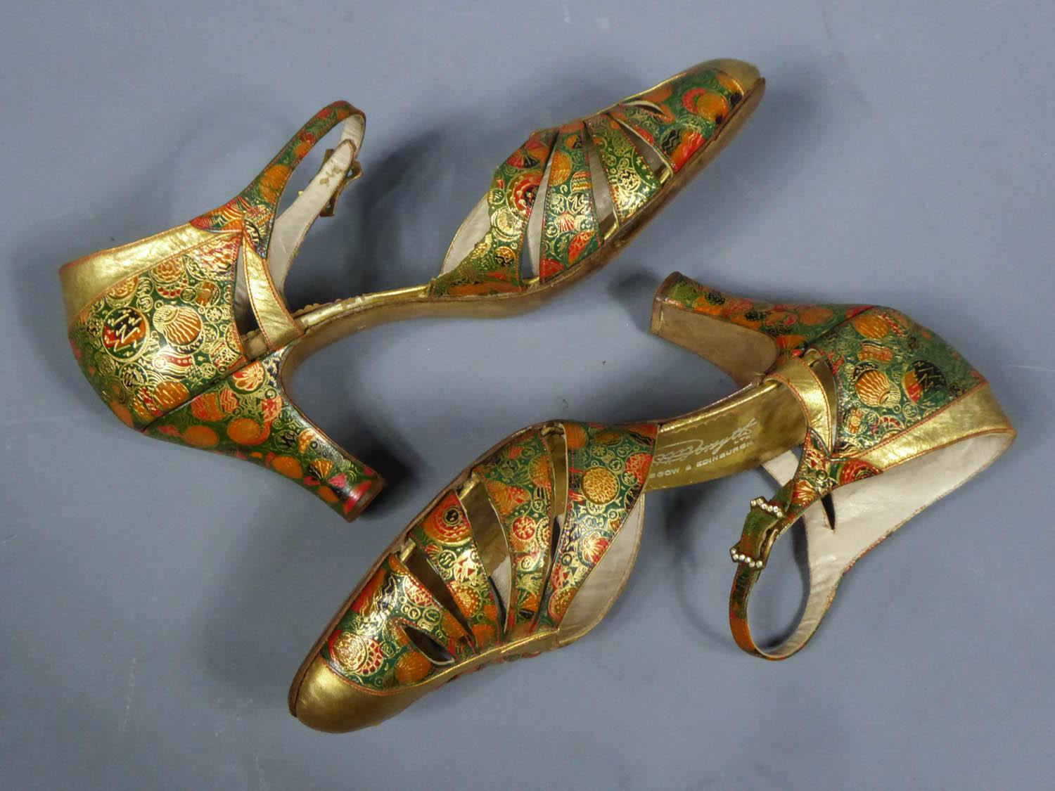 Pair of T-bar golden Salome shoes for the ball Circa 1930 6