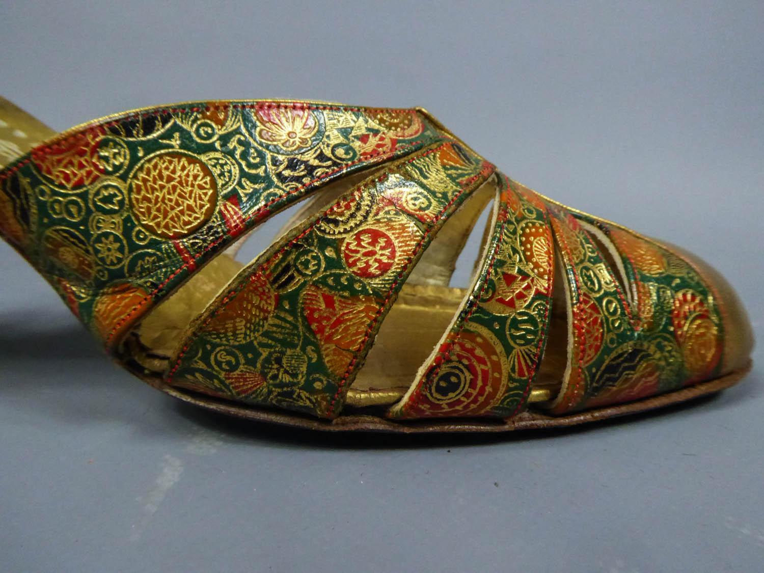 Brown Pair of T-bar golden Salome shoes for the ball Circa 1930