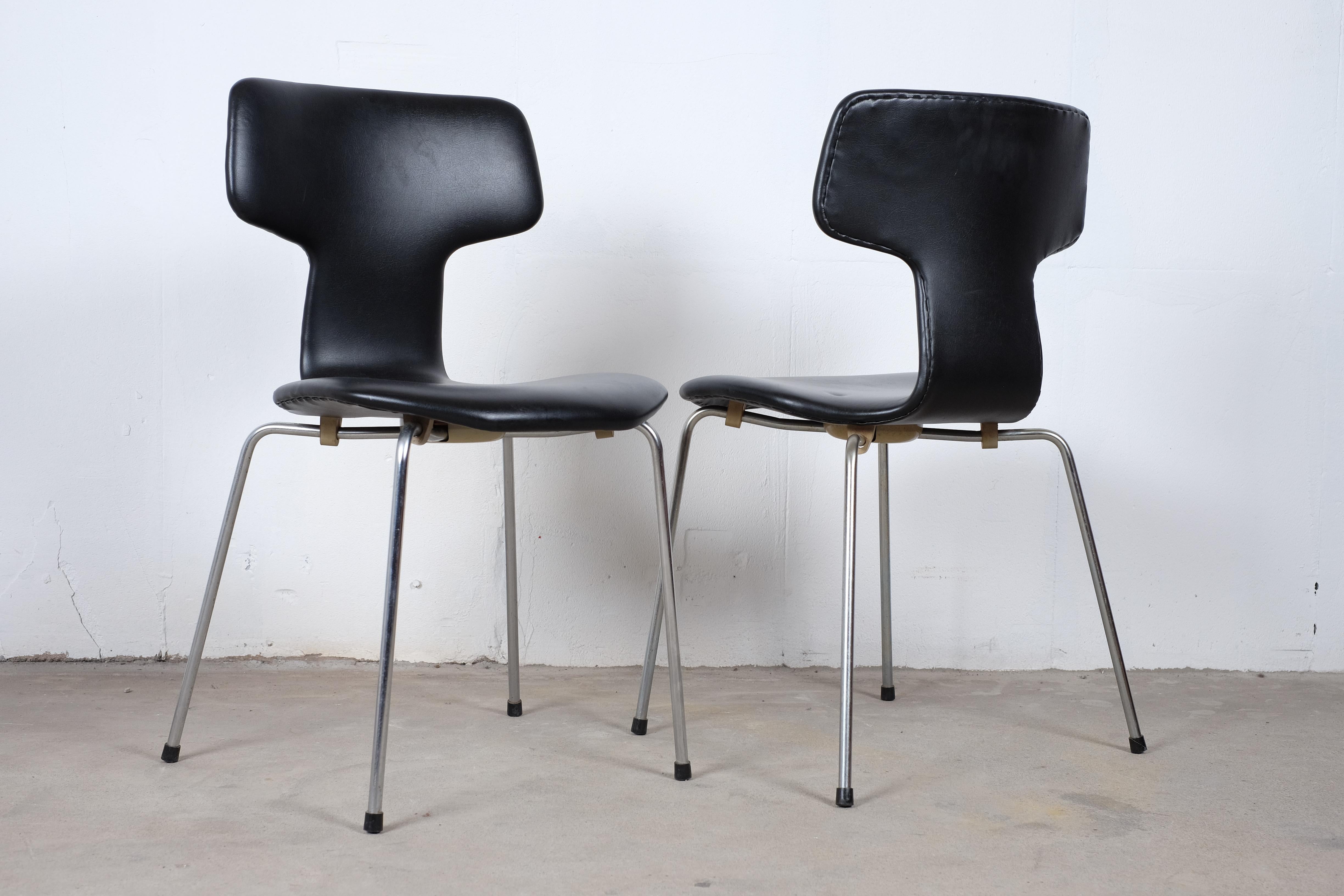 Mid-Century Modern Pair of 'T-Chairs' by Arne Jacobsen