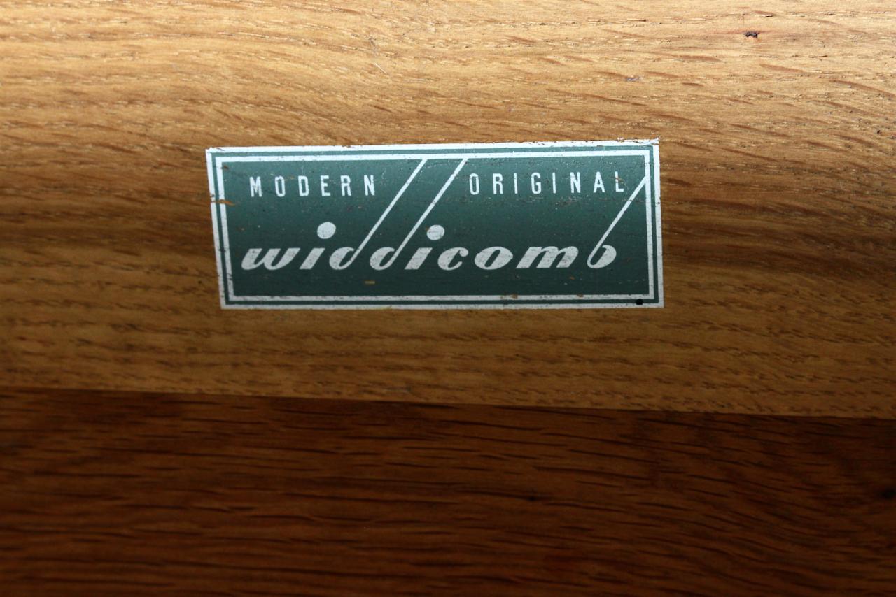 Coppia di comò smaltati in nero T.H. Robsjohn-Gibbings per Widdicomb, anni '50 in vendita 12