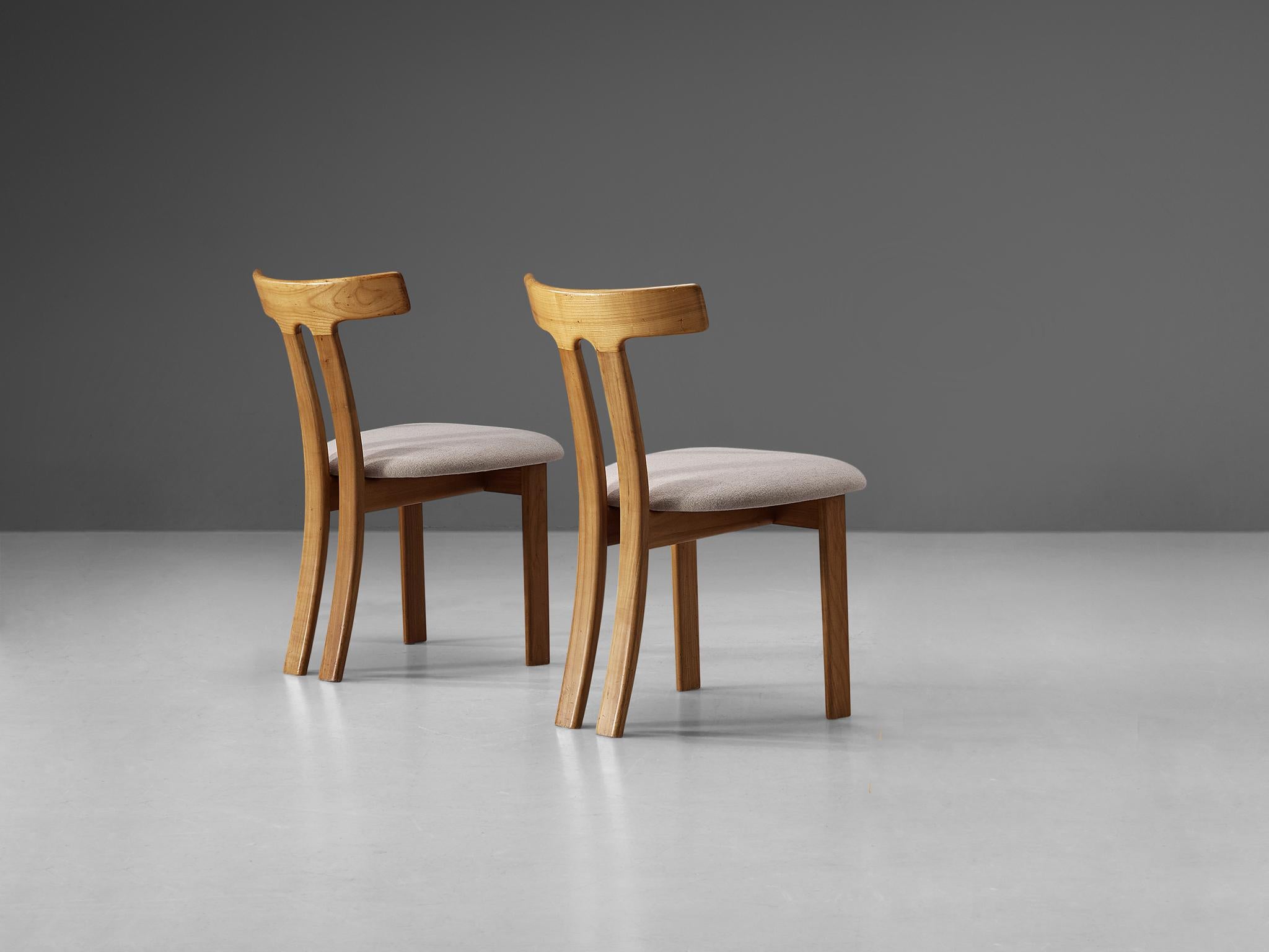 Mid-Century Modern Pair of 'T-shape' Dining Chairs in Maple and White Upholstery