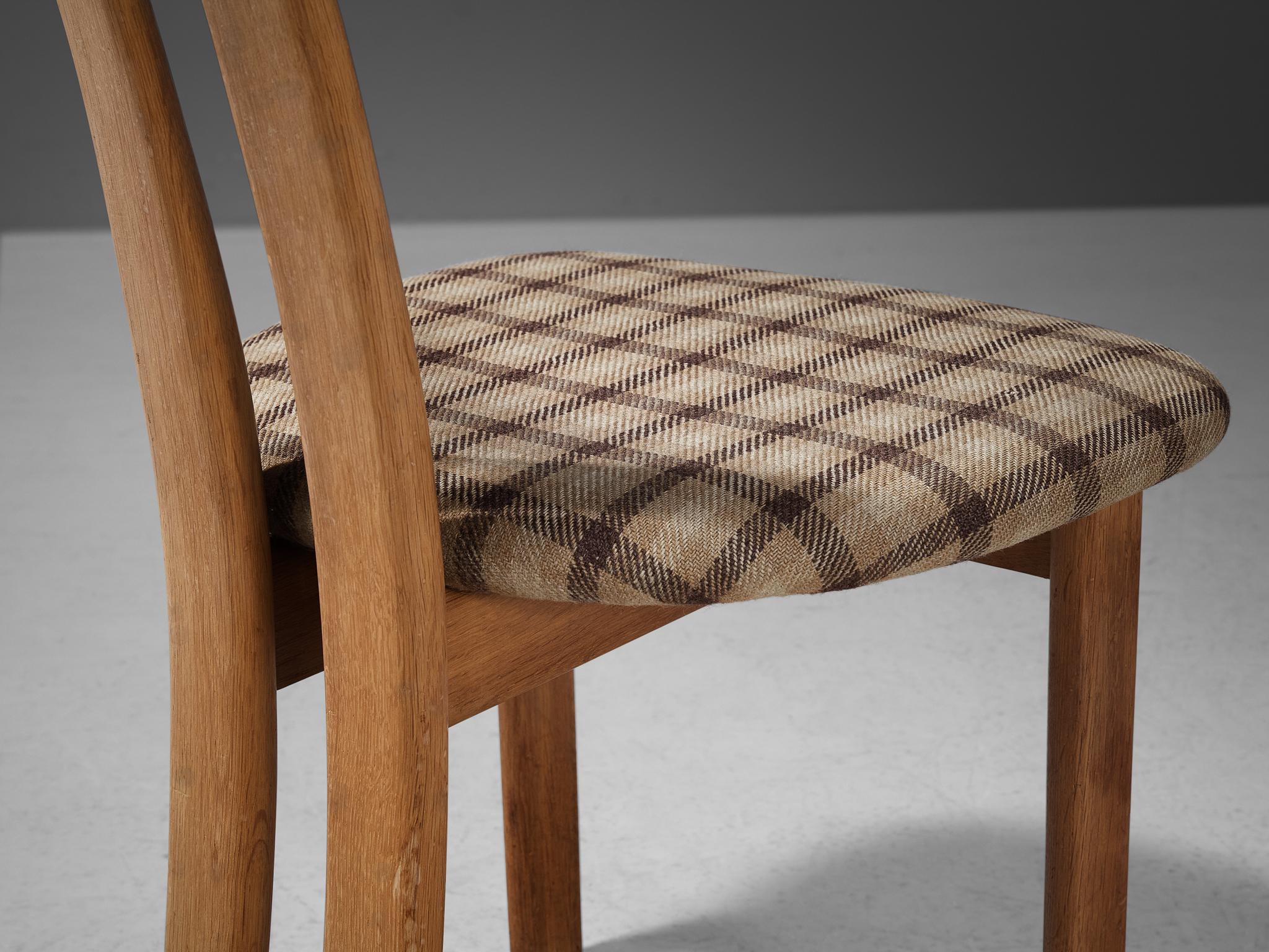 Pair of 'T-Shape' Dining Chairs in Oak and Brown Checkered Upholstery For Sale 1
