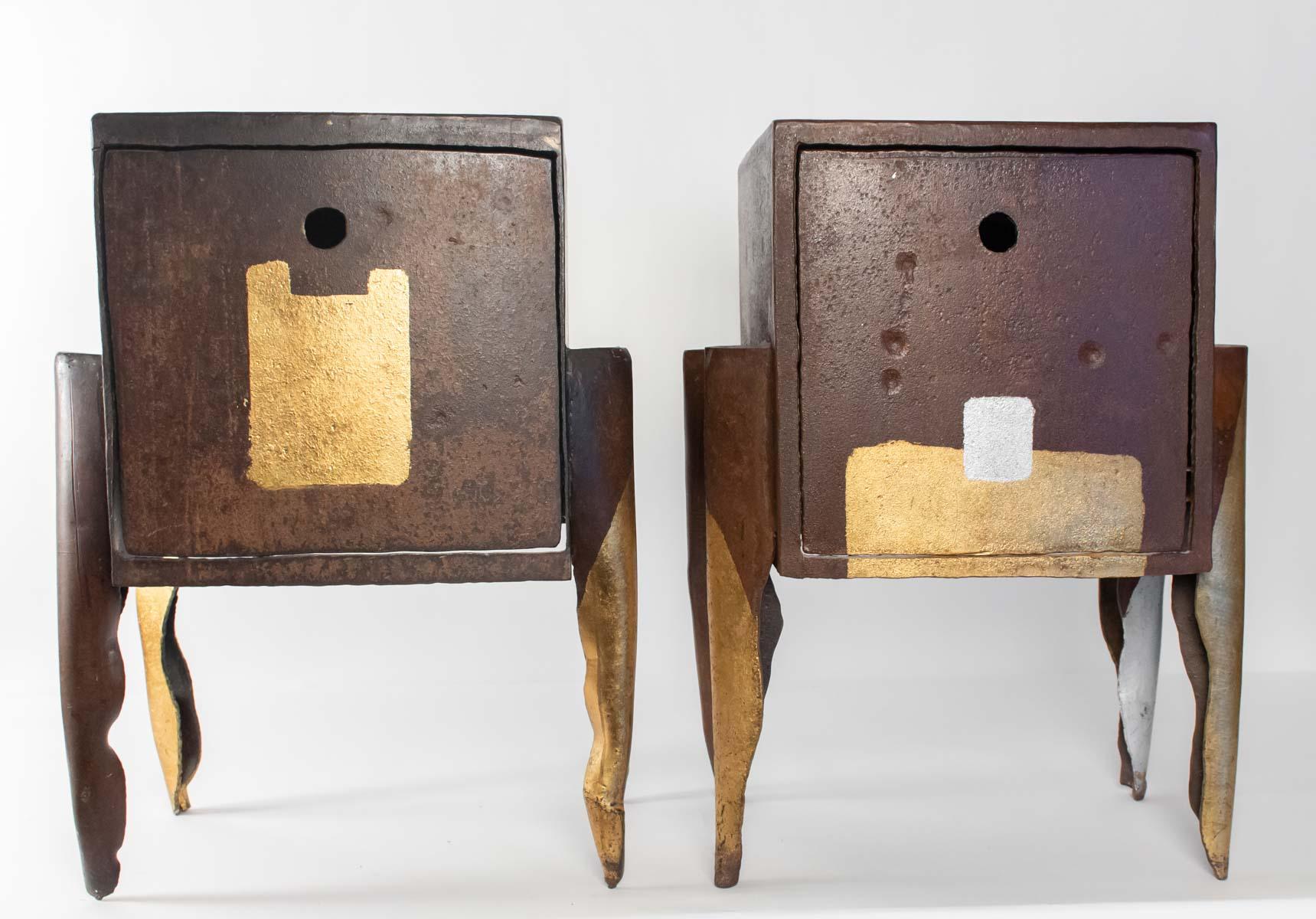 Pair of bedside table from the artist Jean-Jacques Argueyrolles, 20th century, iron folded and worked, gilding with gold leaf.
Measures: H 72cm, W 40cm, W 42cm.