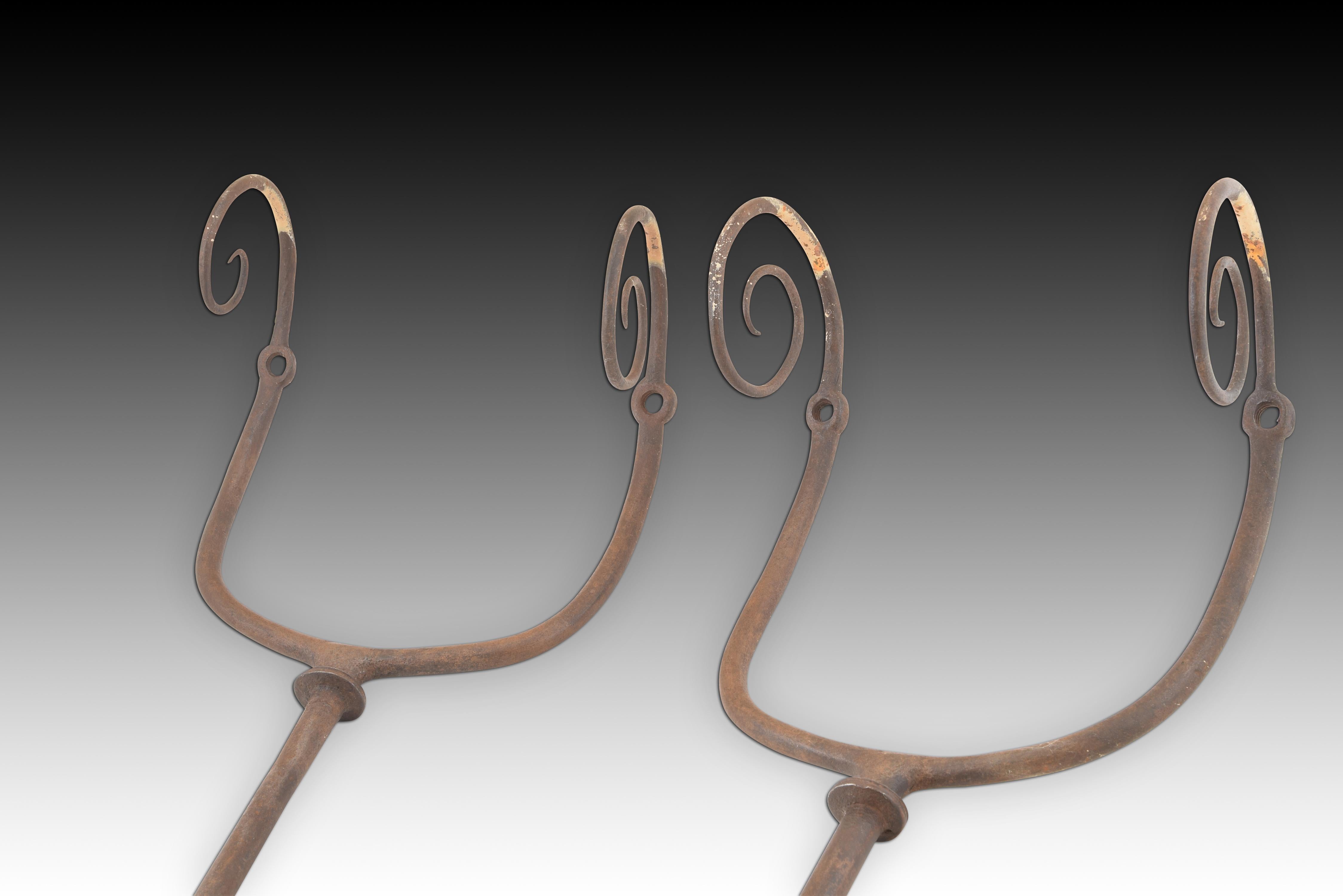 Pair of table fittings. Wrought iron. Spain, 17th century In Fair Condition For Sale In Madrid, ES