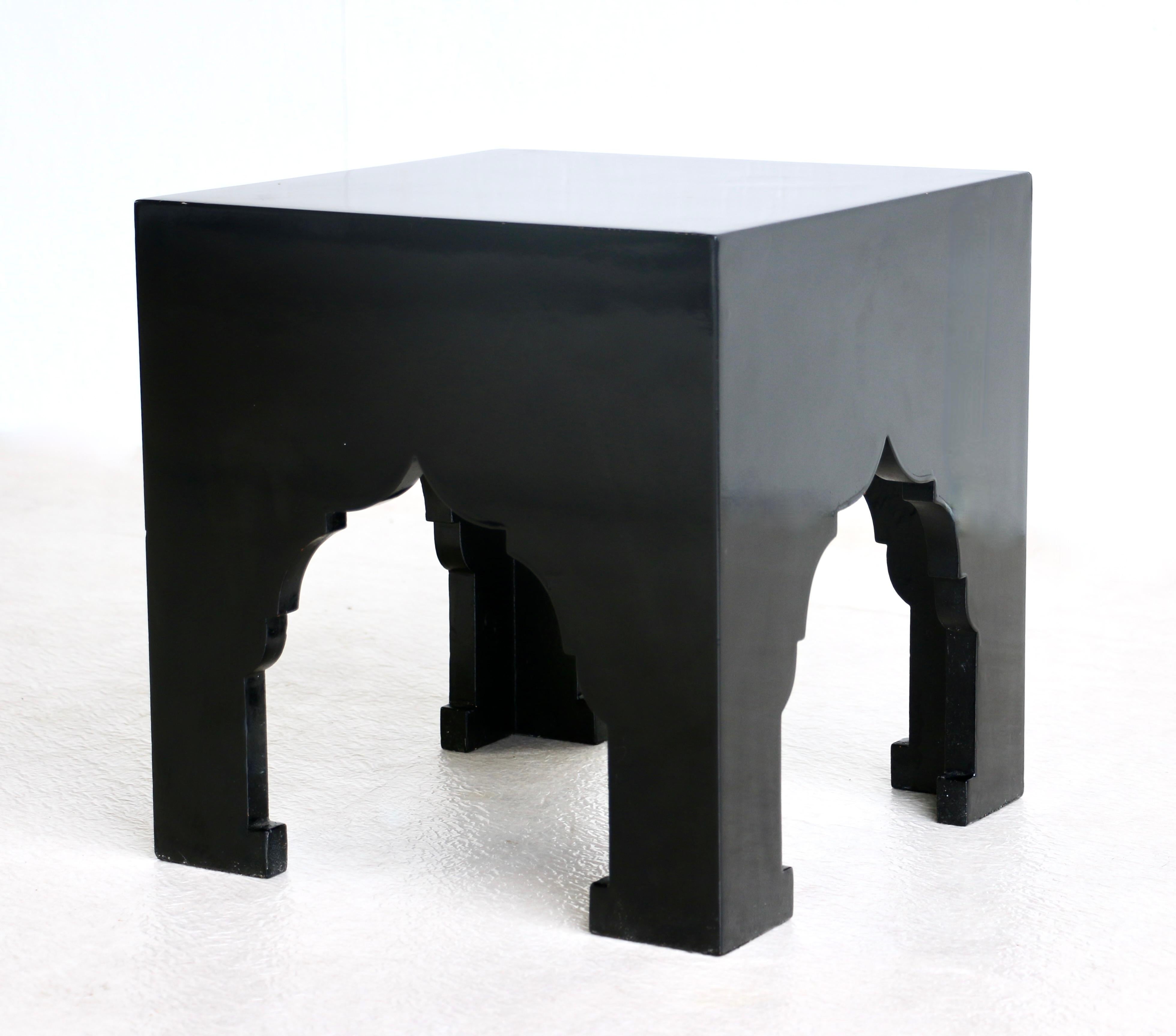 Pair of table in black lacquered oriental style For Sale 6