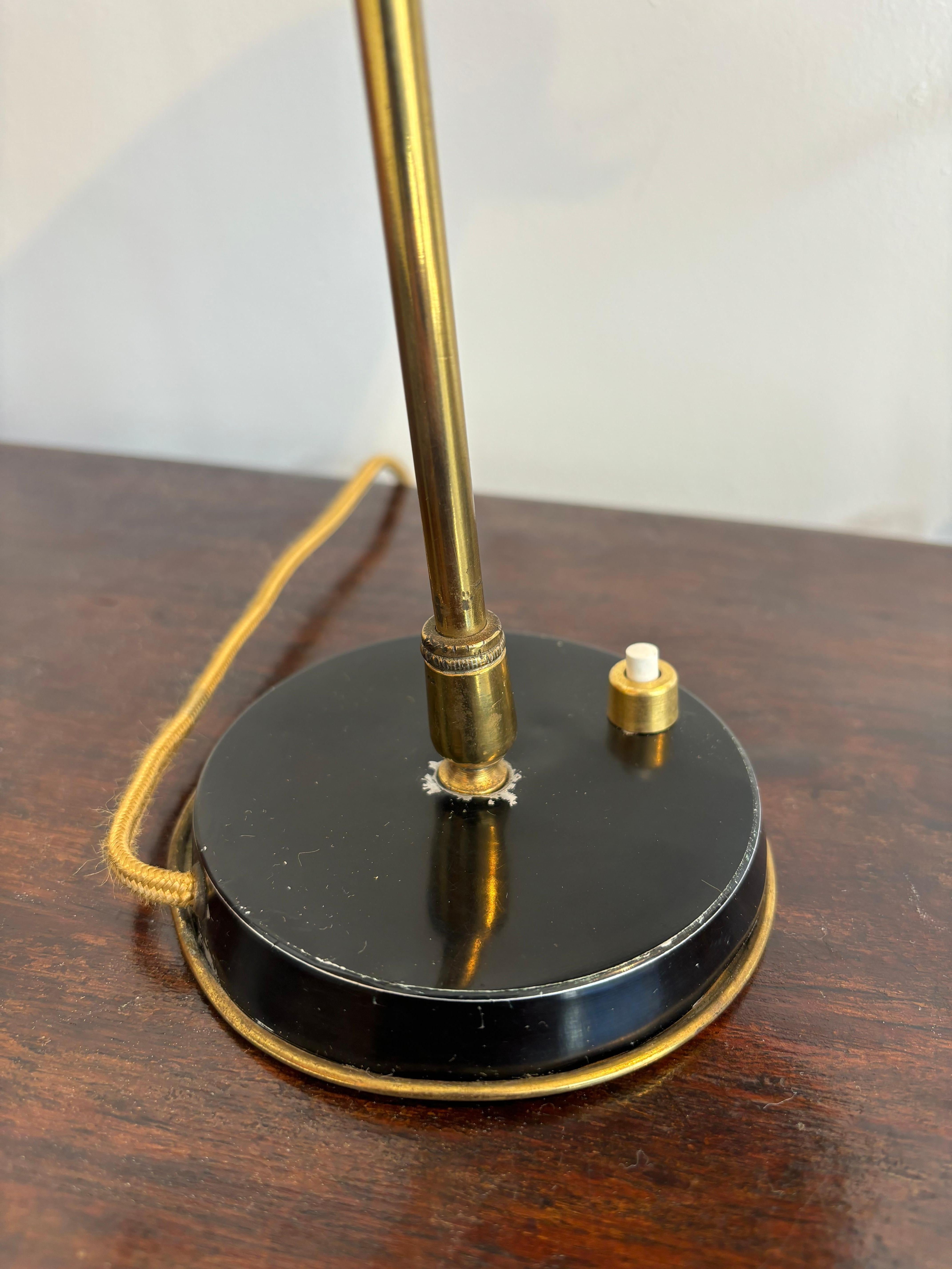 Pair of table lamp attributed to Gilardi and Barzaghi For Sale 1