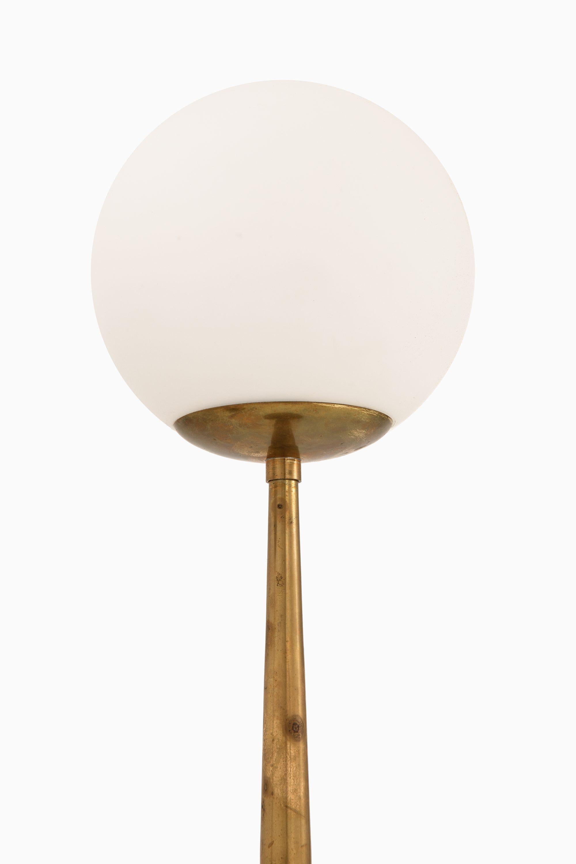 Pair of Table Lamp in Brass and Matte Opaline Glass by Hans-Agne Jakobsson, 1950’s

Additional Information:
Material: Brass and matte opaline glass
Style: Mid century, Scandinavian
Rare pair of table lamp model B93
Produced by Hans-Agne Jakobsson AB