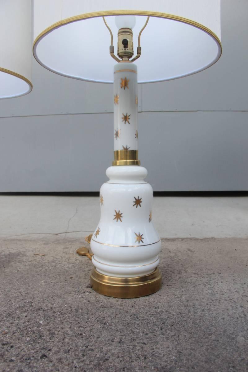 Paire de lampes de bureau de conception italienne en verre opalin et or blanc, années 1960 en vente 2