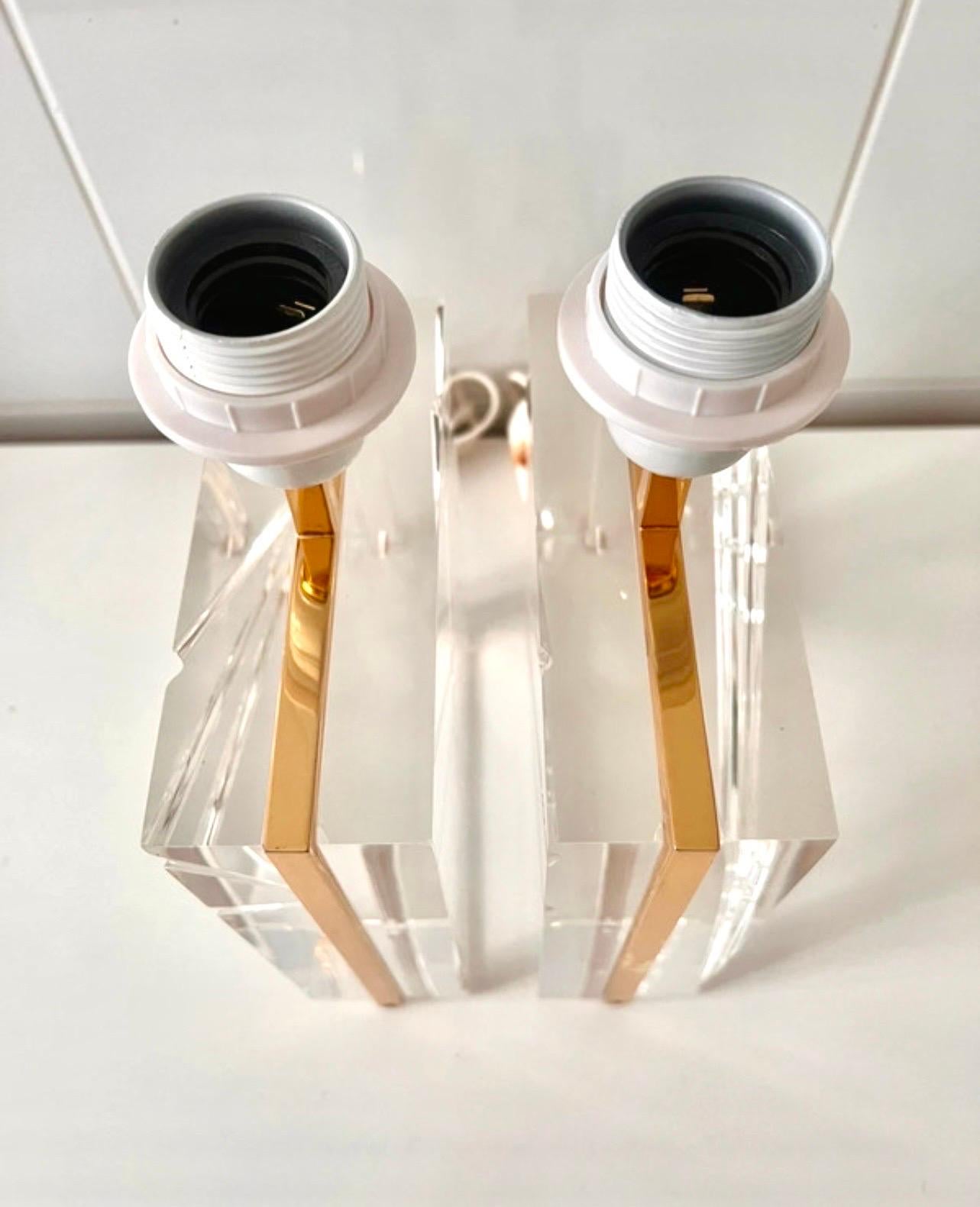Mid-Century Modern Pair of Table Lamp lucite with gilt gold structure , italy 1970s For Sale