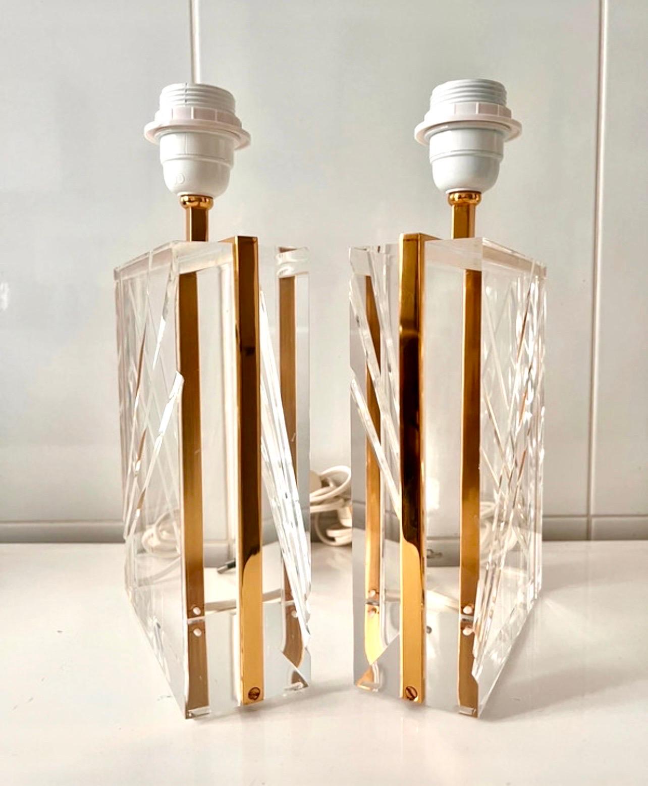 Pair of Table Lamp lucite with gilt gold structure , italy 1970s For Sale 1