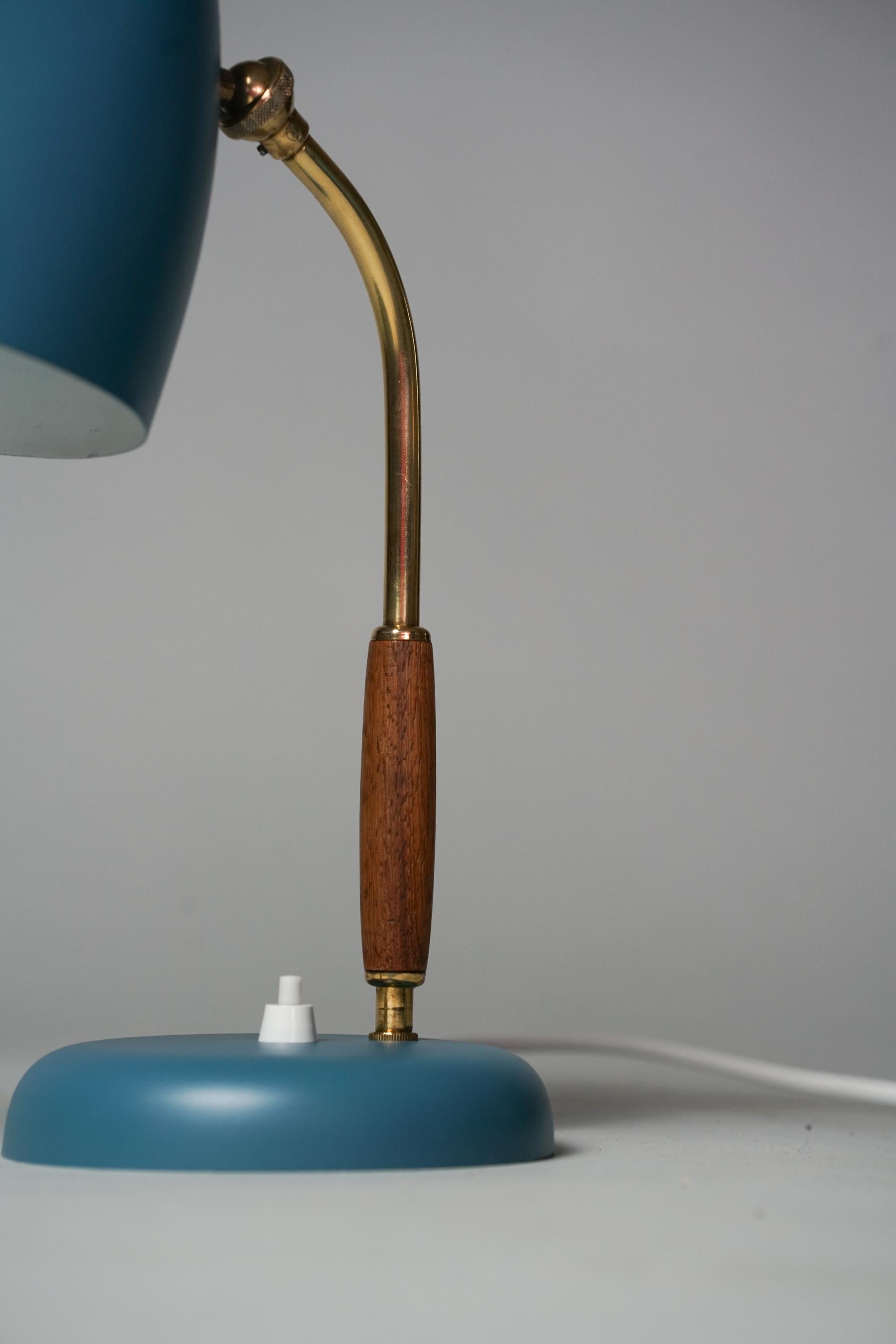 Milieu du XXe siècle Paire de lampes de table, attribuées à Lisa Johansson-Pape, Oy Stockmann AB, années 1950 en vente