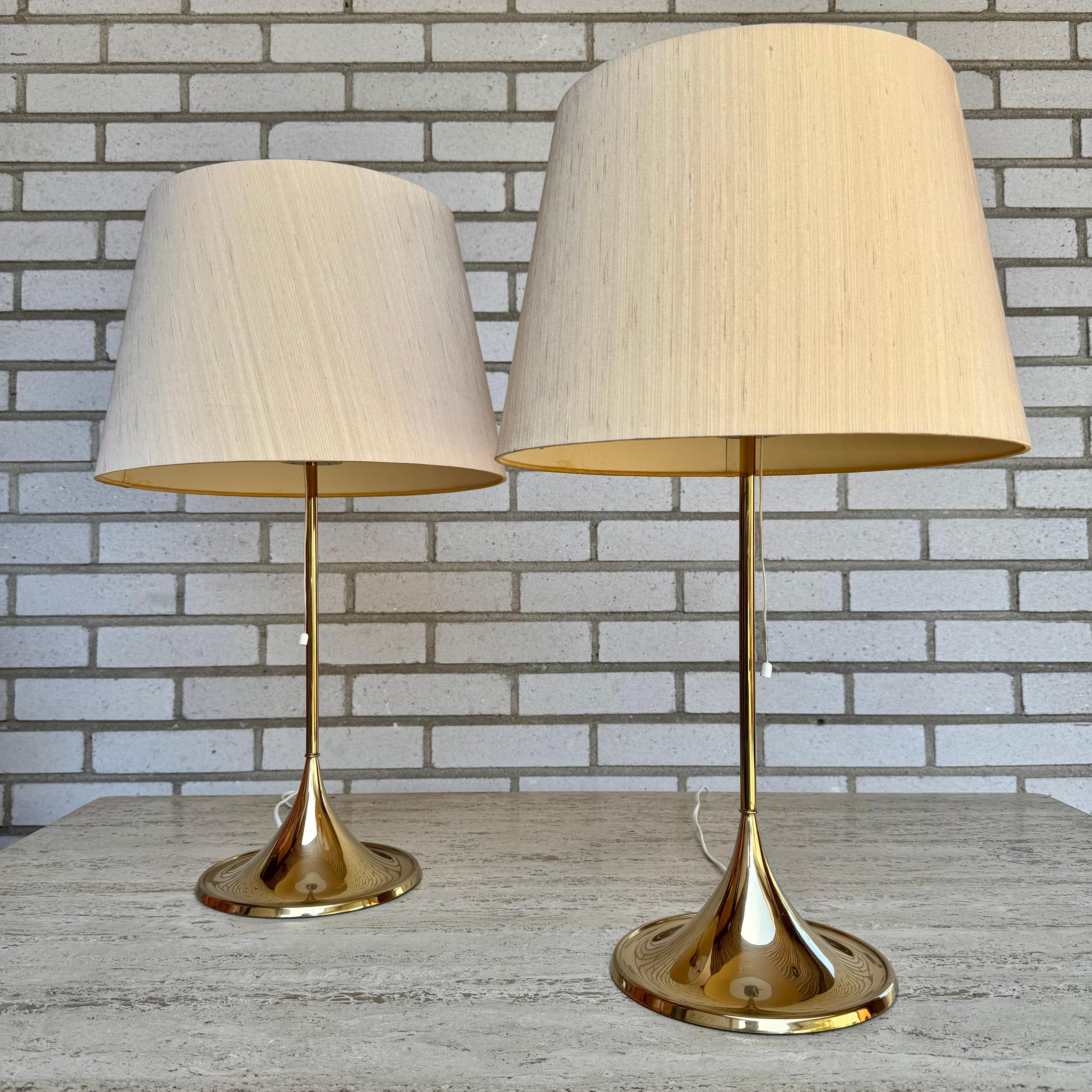 Pair of table lamps B-024
Designed by Alf Svensson and Yngvar Sandström för Bergboms, 1960s.

Both lamps have their original lampshades.
