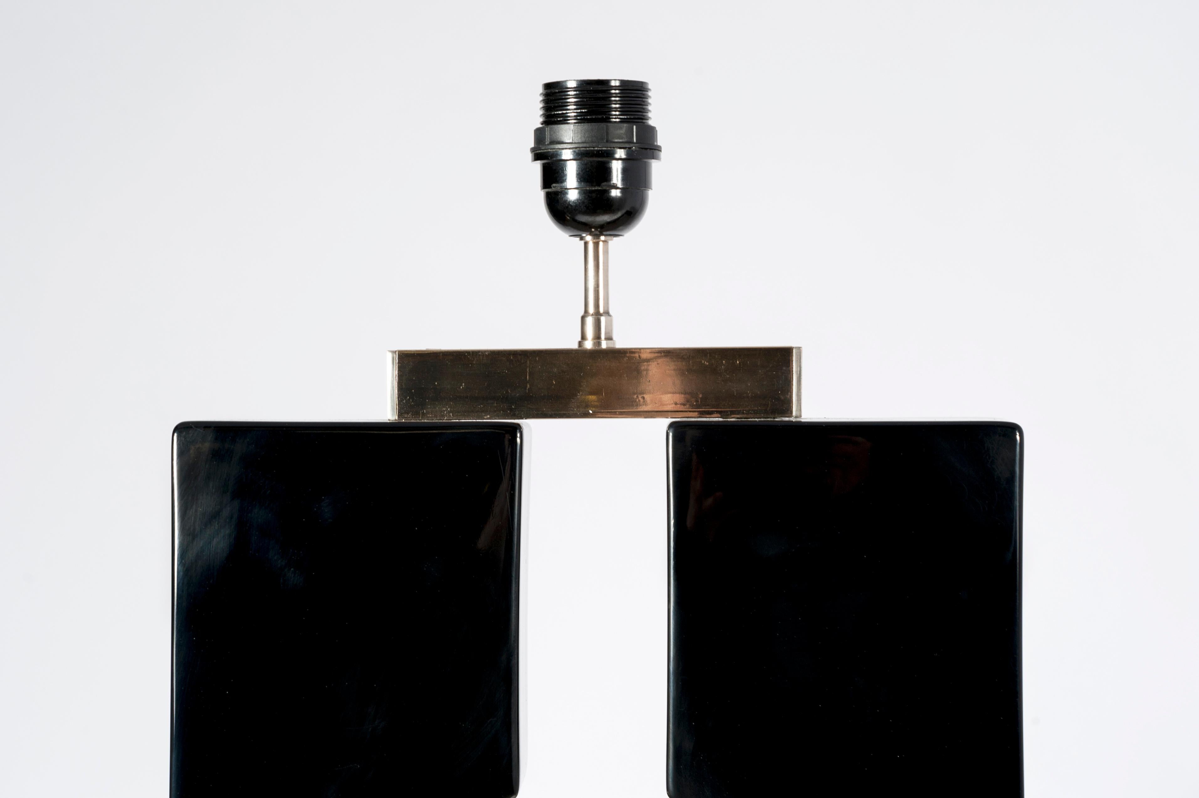 Paire de lampes de bureau en résine noire et pyrite par Stan Usel en vente 5