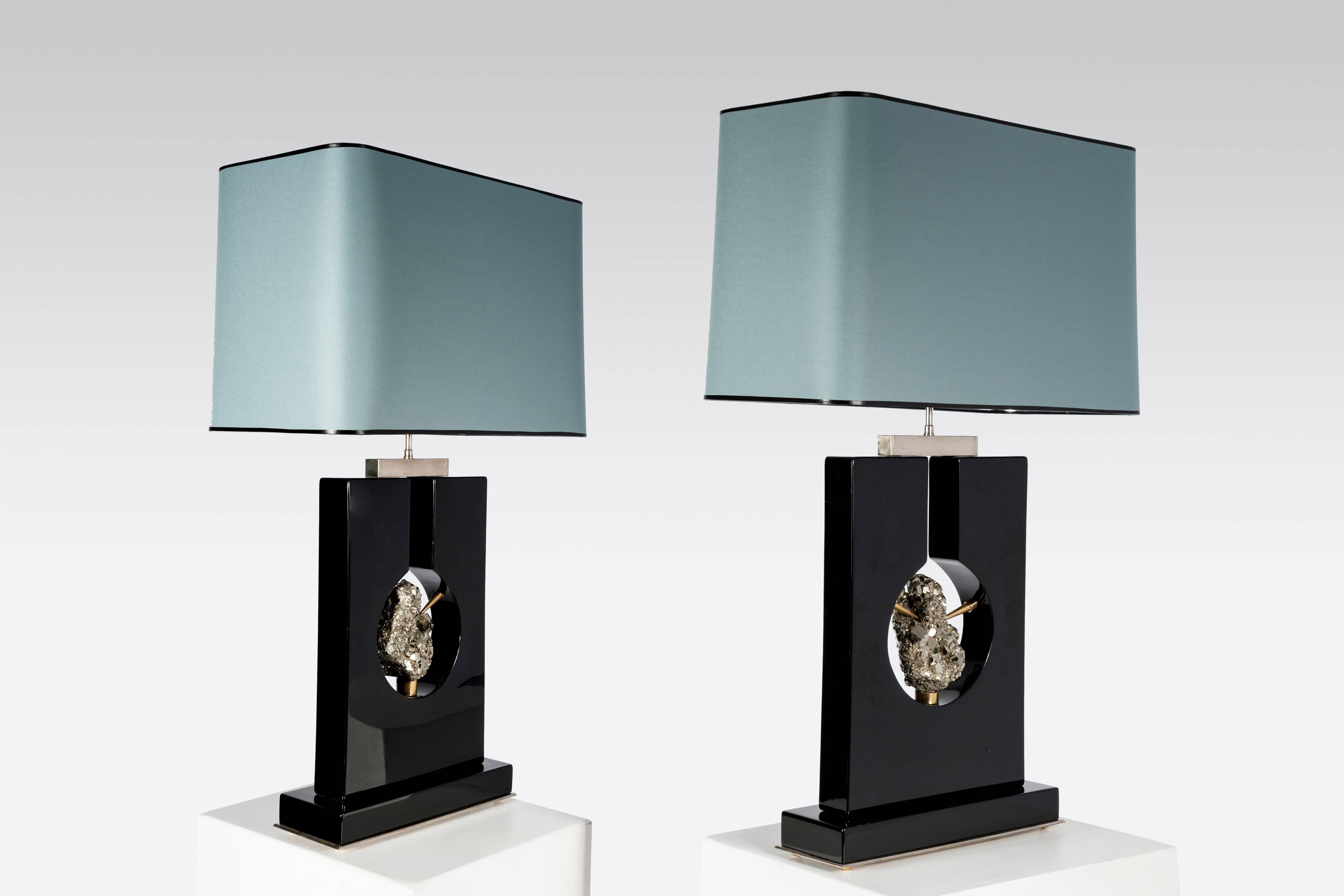 Created to measure by Stan Usel, this pair of twin black resin table lamps inserted with a mixed gold and silver pyrite harboured in each piece gives, when put together aside, a great sense of complementarity . Exceptional craftsmanship with the art