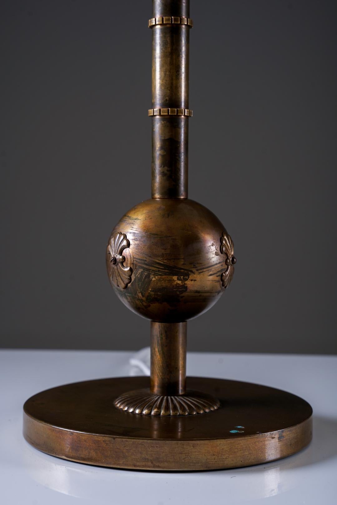 Pareja de lámparas de mesa de Böhlmarks, Suecia, años 30 Latón en venta