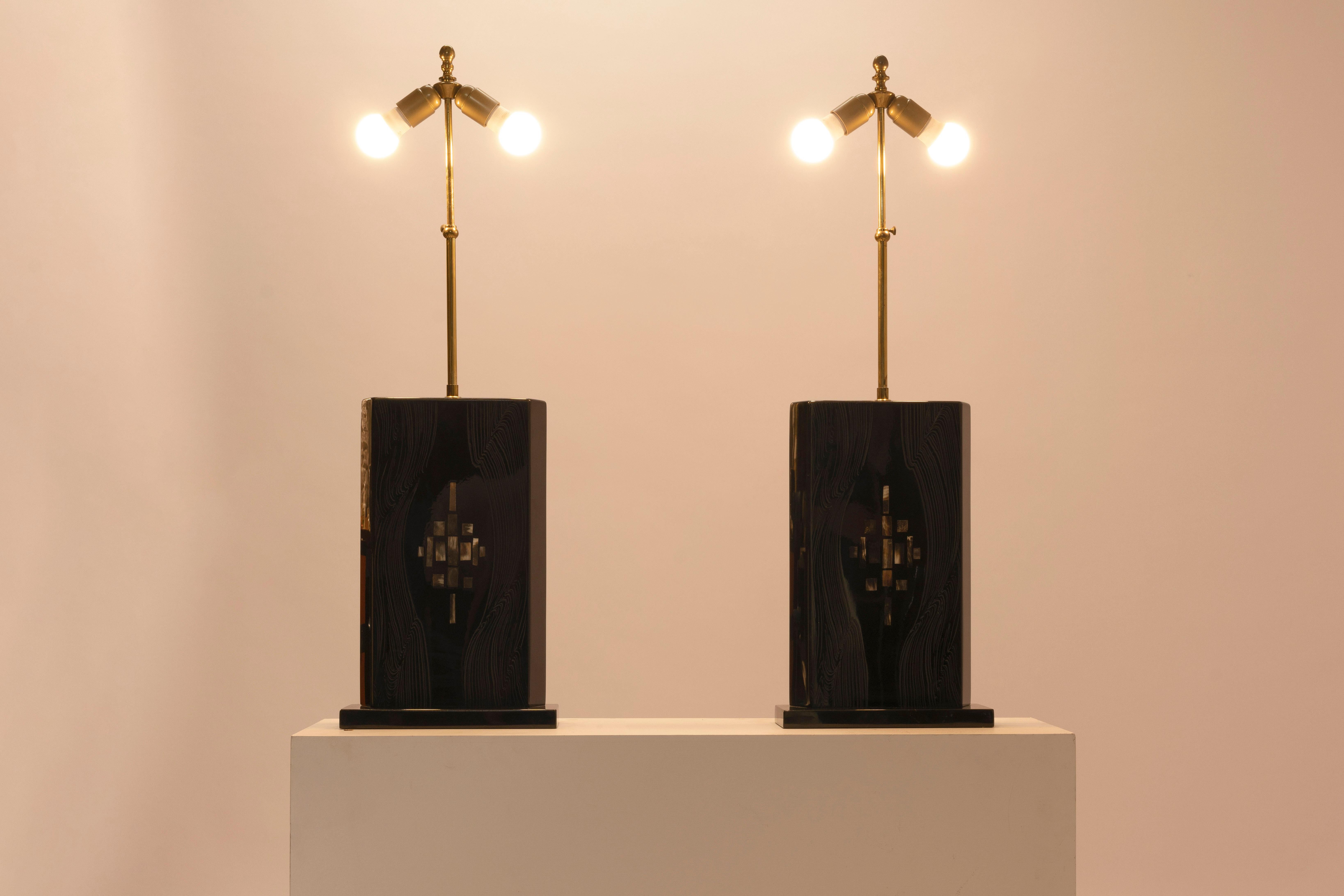 Résine Paire de lampes de table de Jean Claude Dresse. en vente
