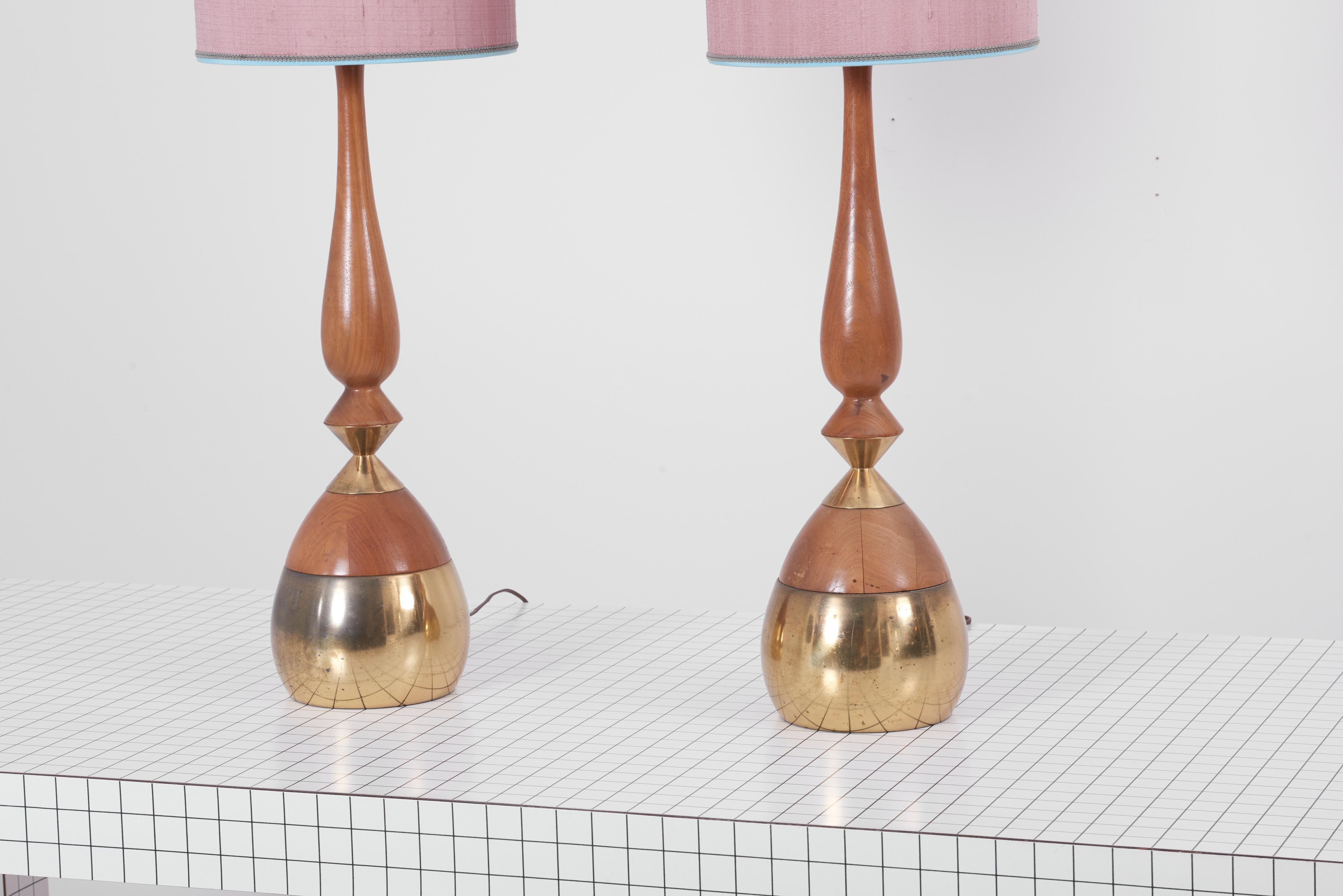 Mid-Century Modern Pair of Table Lamps by Tony Paul in Brass and Walnut for Westwood Lighting, USA
