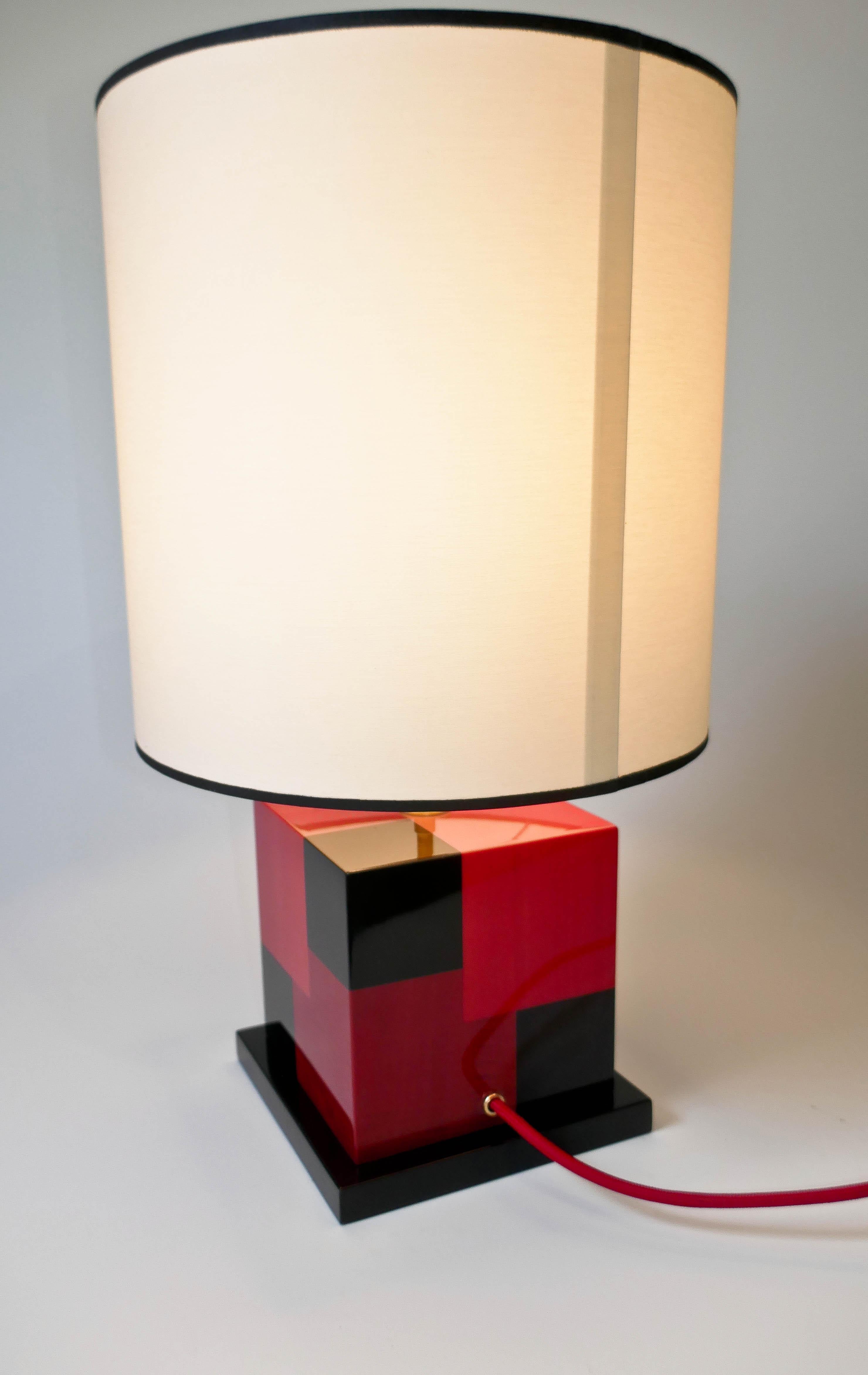 Paire de lampes de table Cubes en marqueterie rouge teinte et noire d'Aymeric Lefort en vente 4