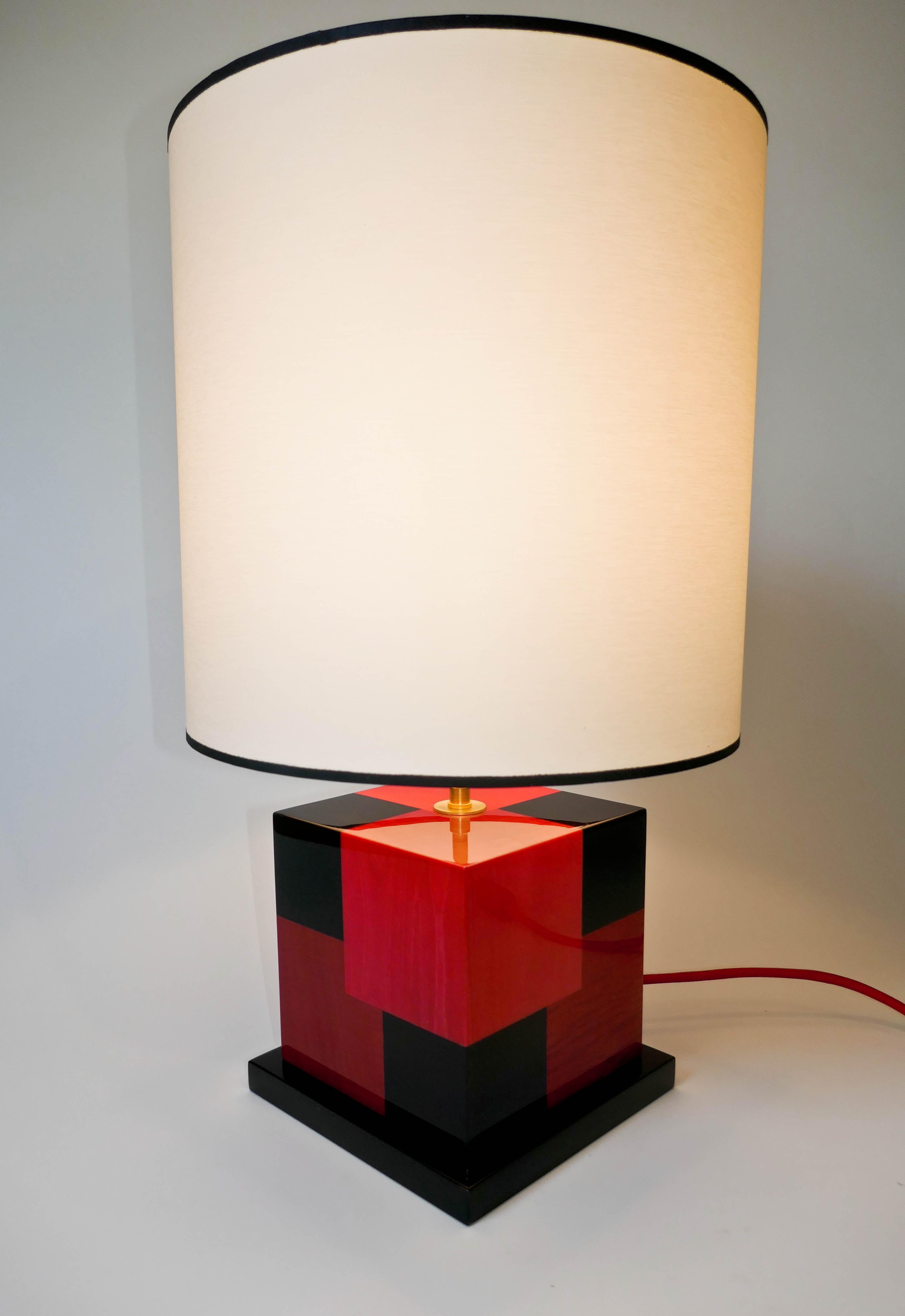 Pair of table lamps in tinted black, light and dark red sycamore marquetry.
Carefully build in our Parisian workshop this lamp has a kinetic effect using the different colors to create an impression of deepness. The lamp is varnished. The bulb is a