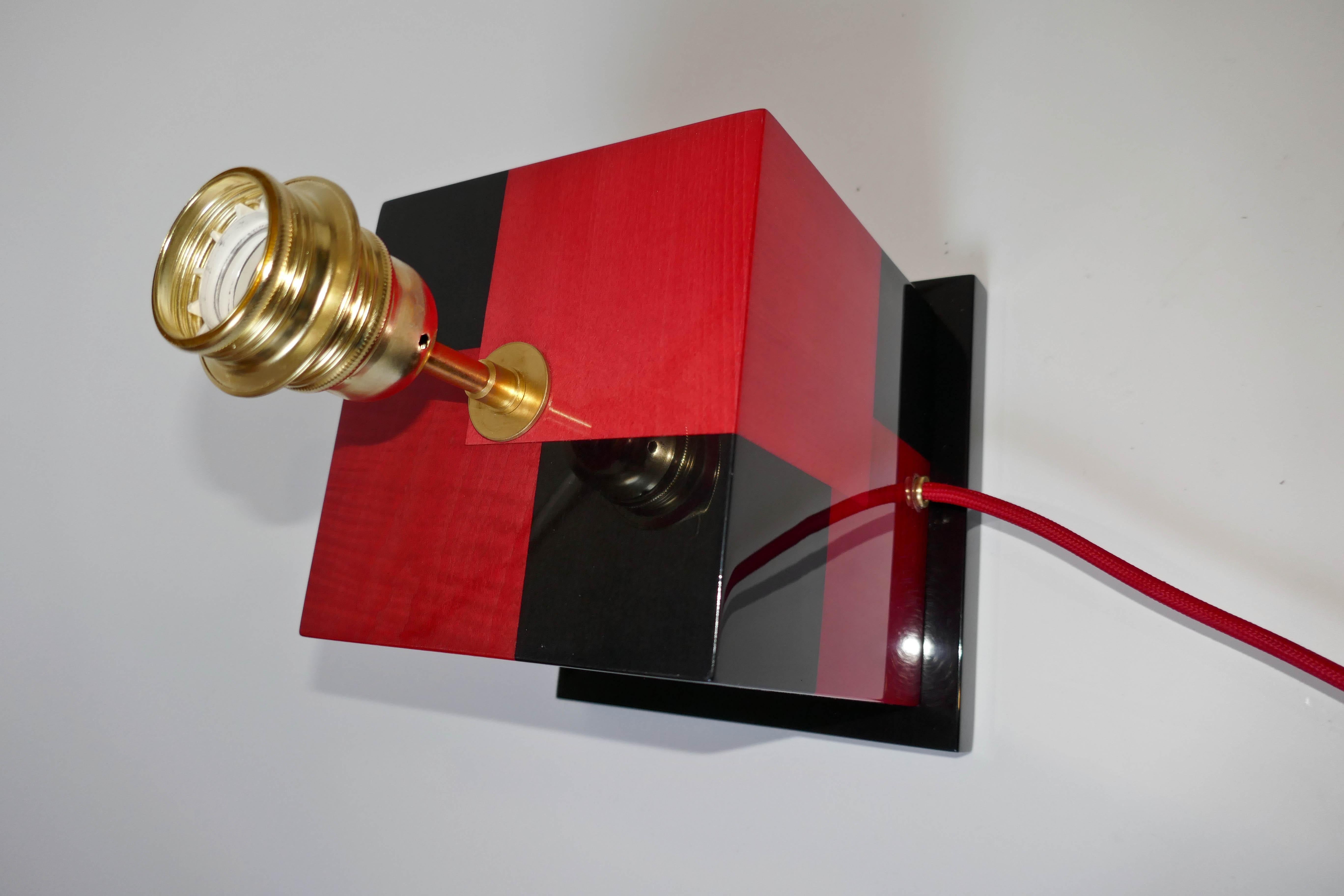 Paar Tischlampen „Cubes“ aus getönter roter und schwarzer Intarsienarbeit von Aymeric Lefort im Zustand „Neu“ im Angebot in SENLIS, OISE