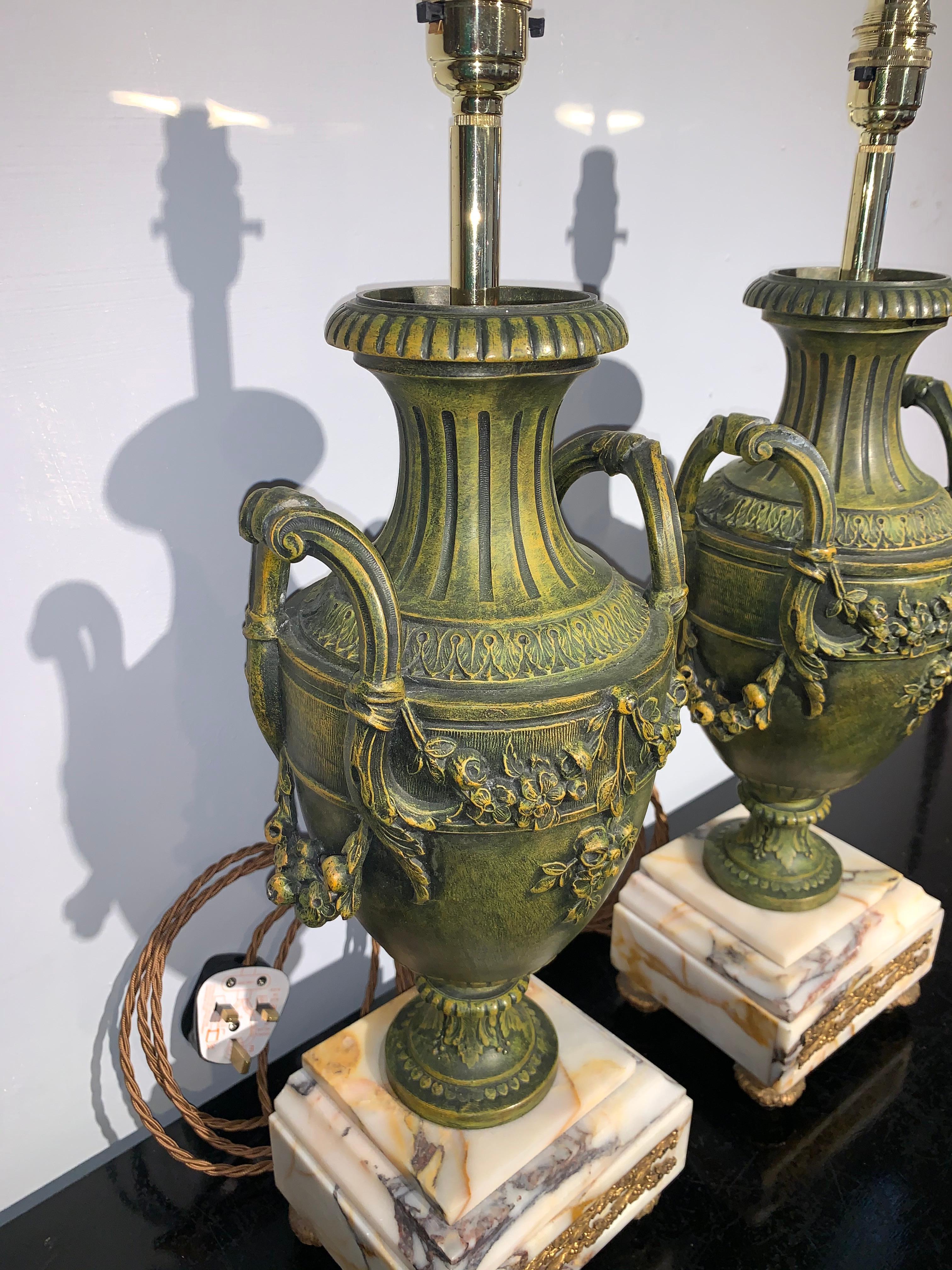 Great pair of late 19th century Spelter and marble table lamps 

French dating to circa 1880s

Measures: Height 21 inches
Width 8 inches
Depth 8 inches.