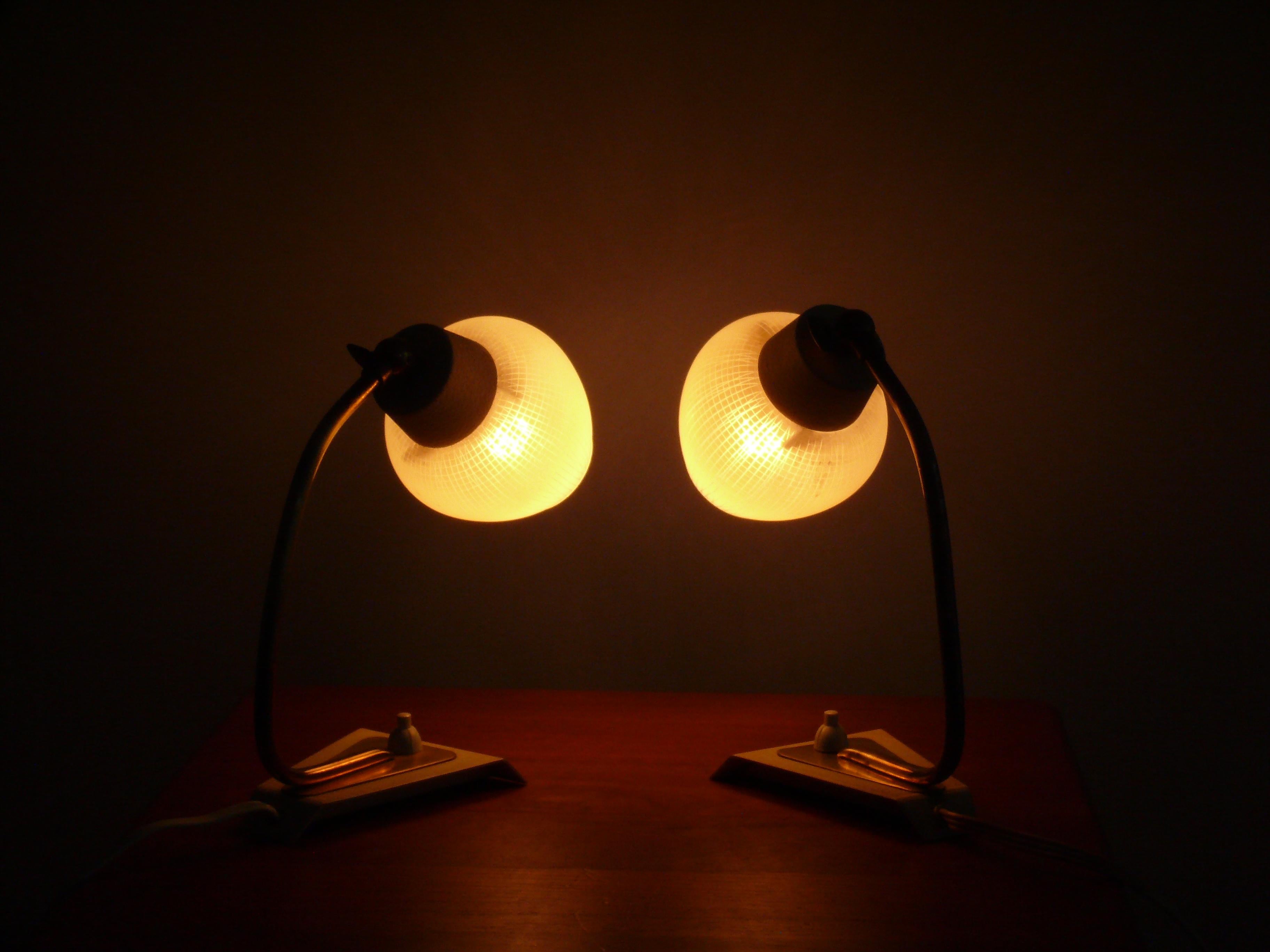 Paar Tischlampen – Glas, Metall, Deutschland, 1960er Jahre (Mitte des 20. Jahrhunderts) im Angebot