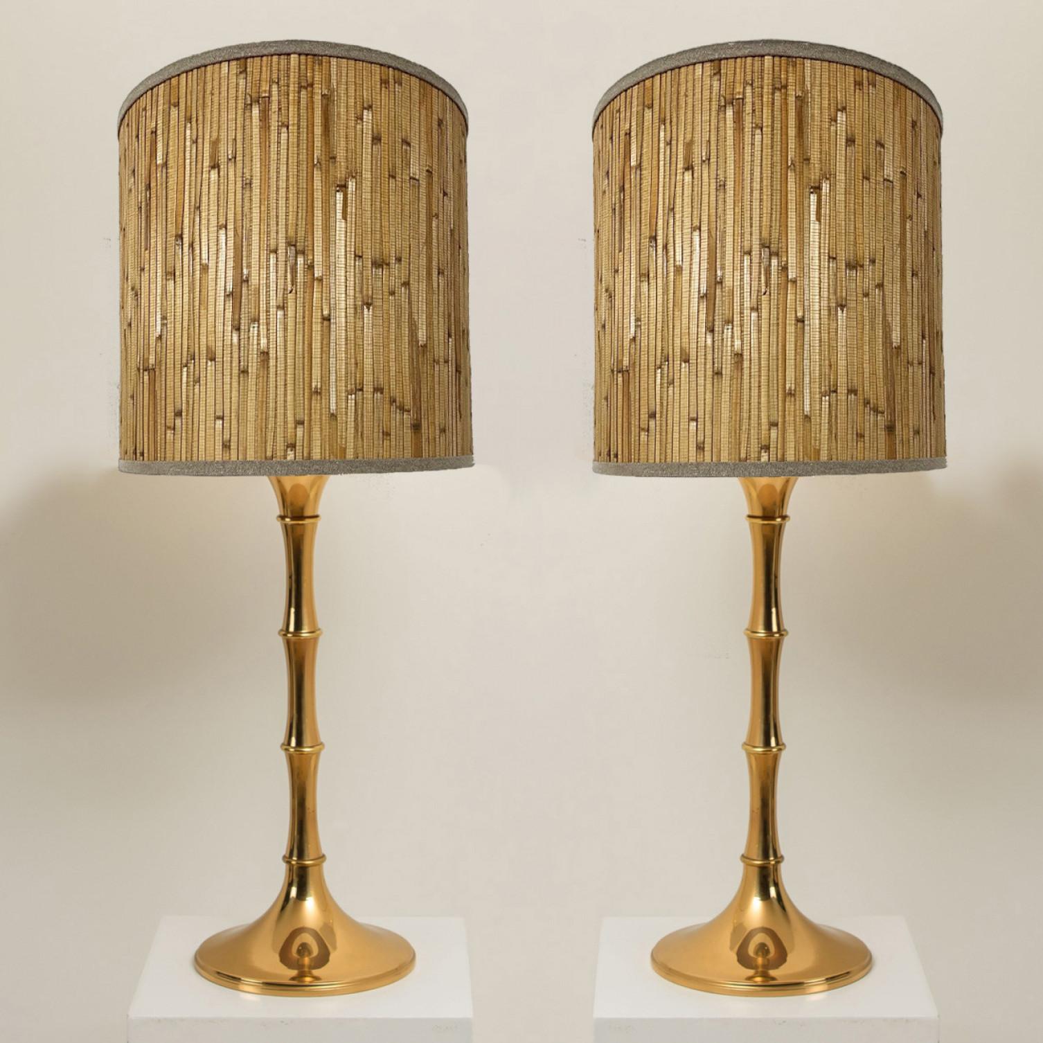 Allemand Paire de lampes de bureau en laiton doré et abat-jour en bambou d'Ingo Maurer, Allemagne, 1968 en vente