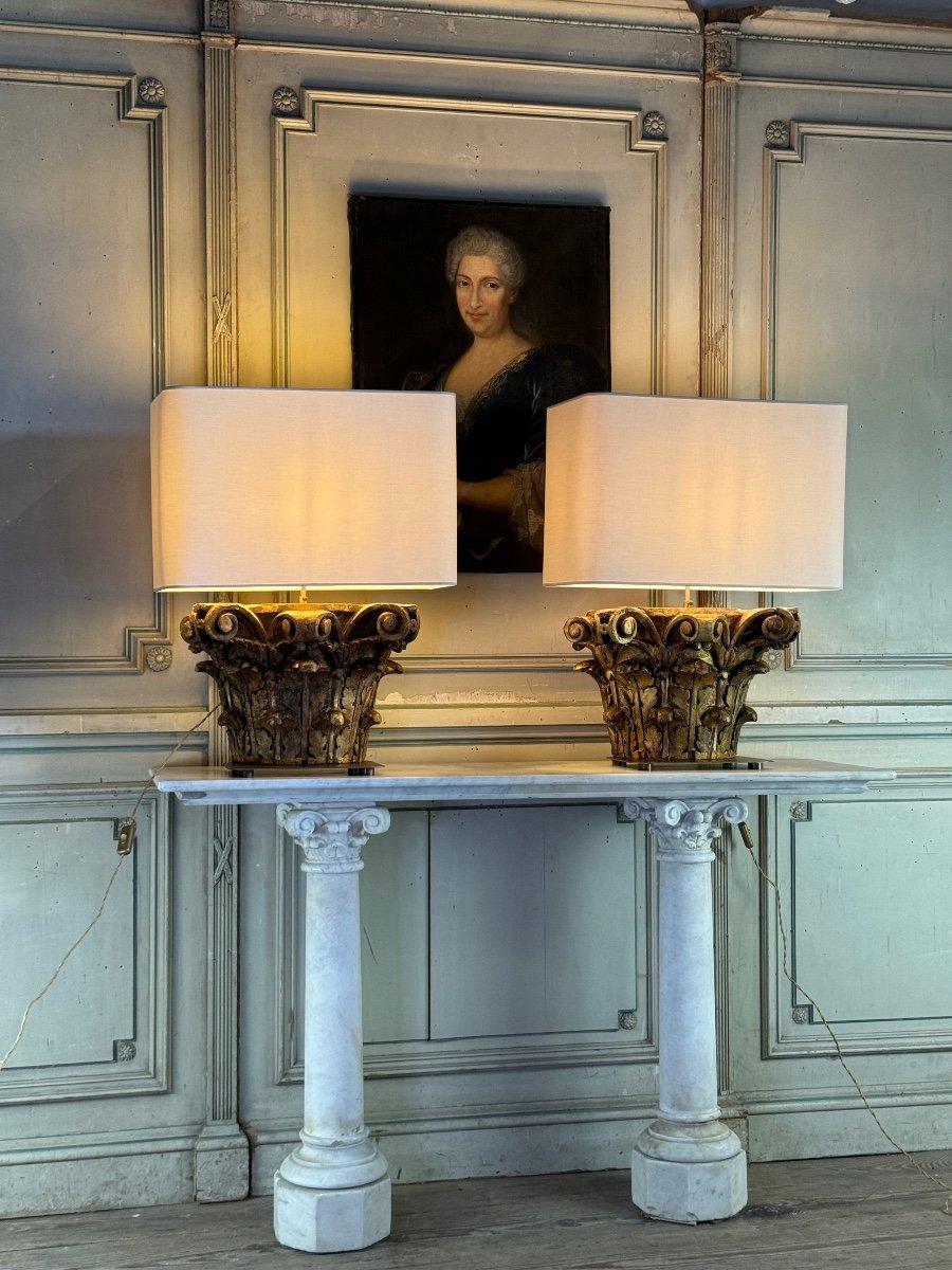 XVIIIe siècle et antérieur Paire de lampes de table, demi-capiteaux corinthiens en bois sculpté et doré, 18e siècle en vente