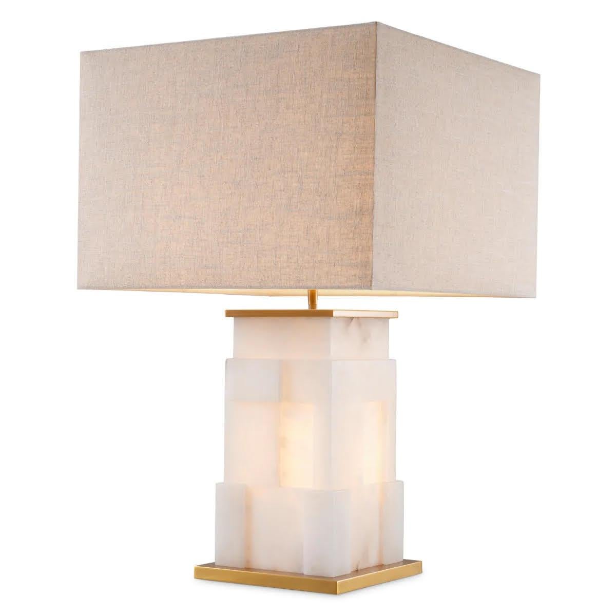 Paire de lampes de table en albâtre et laiton patiné.

Cette lampe de table opulente présente une base lumineuse en albâtre avec l'option d'une lueur interne, accentuée par un abat-jour raffiné en mélange de lin. Parfaitement conçu pour ceux qui