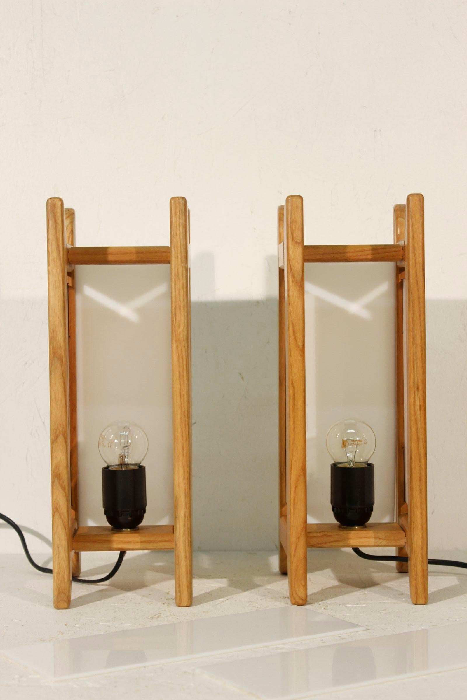 Paire de lampes de table en hêtre et acrylique d'Alain Gaubert, France, années 1980 en vente 4