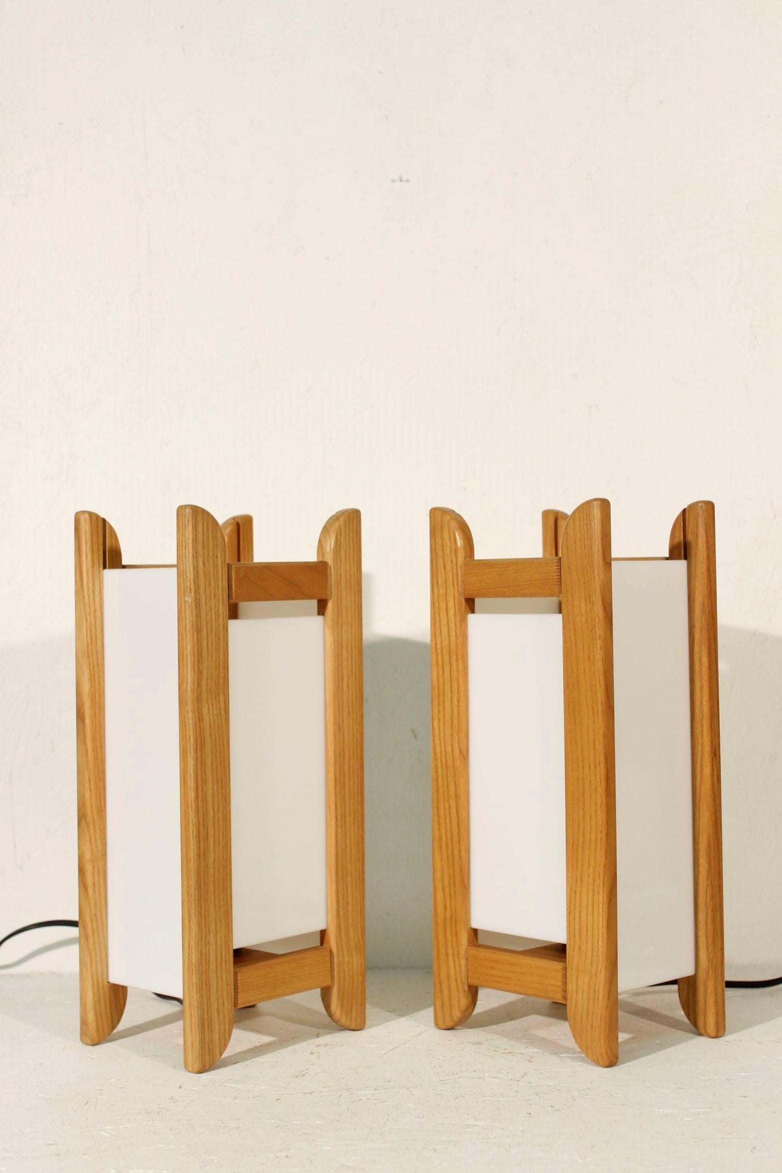 Fin du 20e siècle Paire de lampes de table en hêtre et acrylique d'Alain Gaubert, France, années 1980 en vente