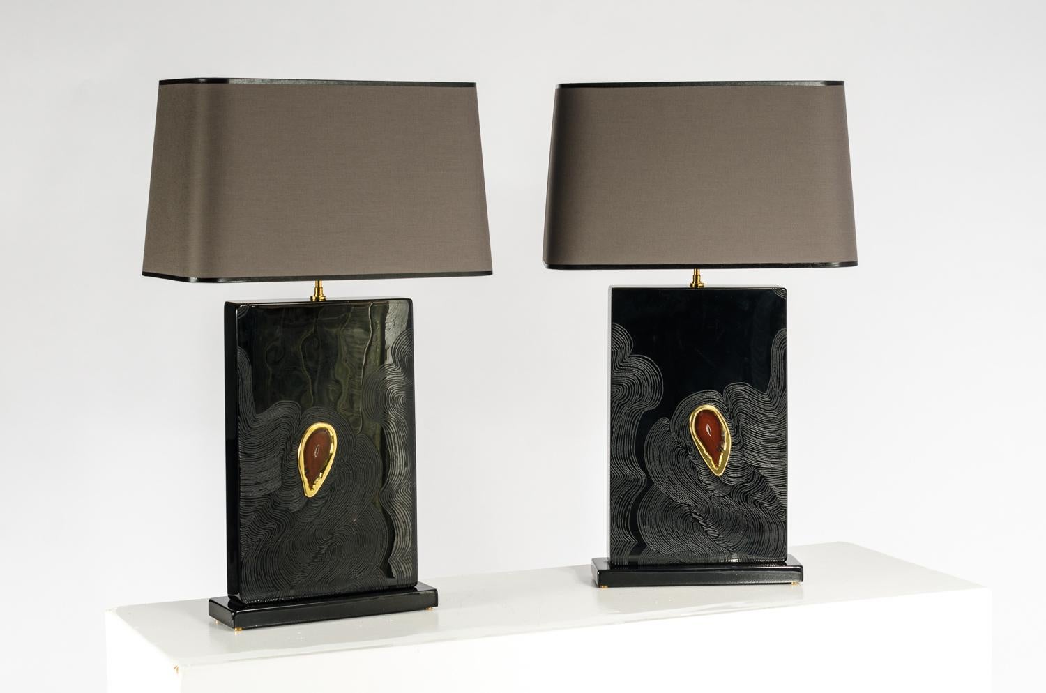 Mid-Century Modern Pair of Table Lamps in Black Resin Inlay agates by Stan Usel For Sale