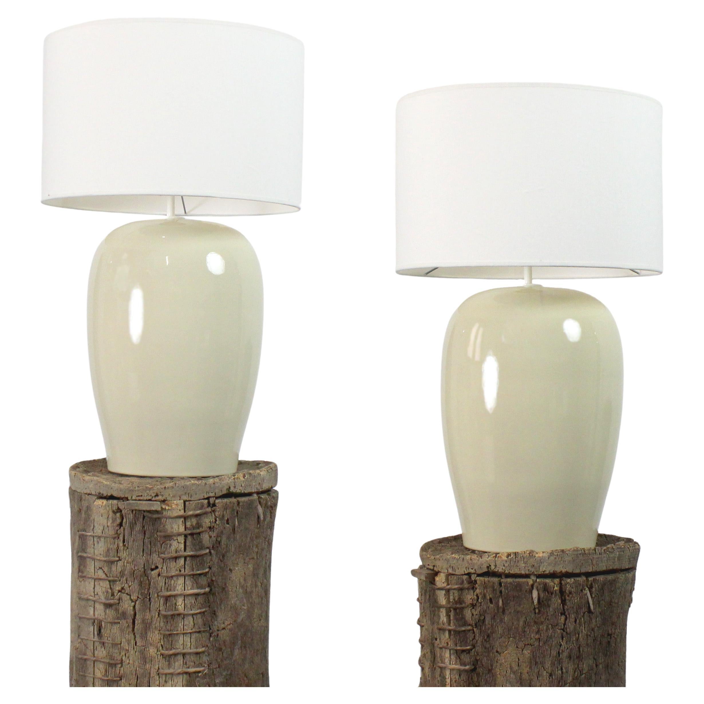 Pair of table lamps in bone-colored glazed ceramic, Spain c. 1970 im Angebot