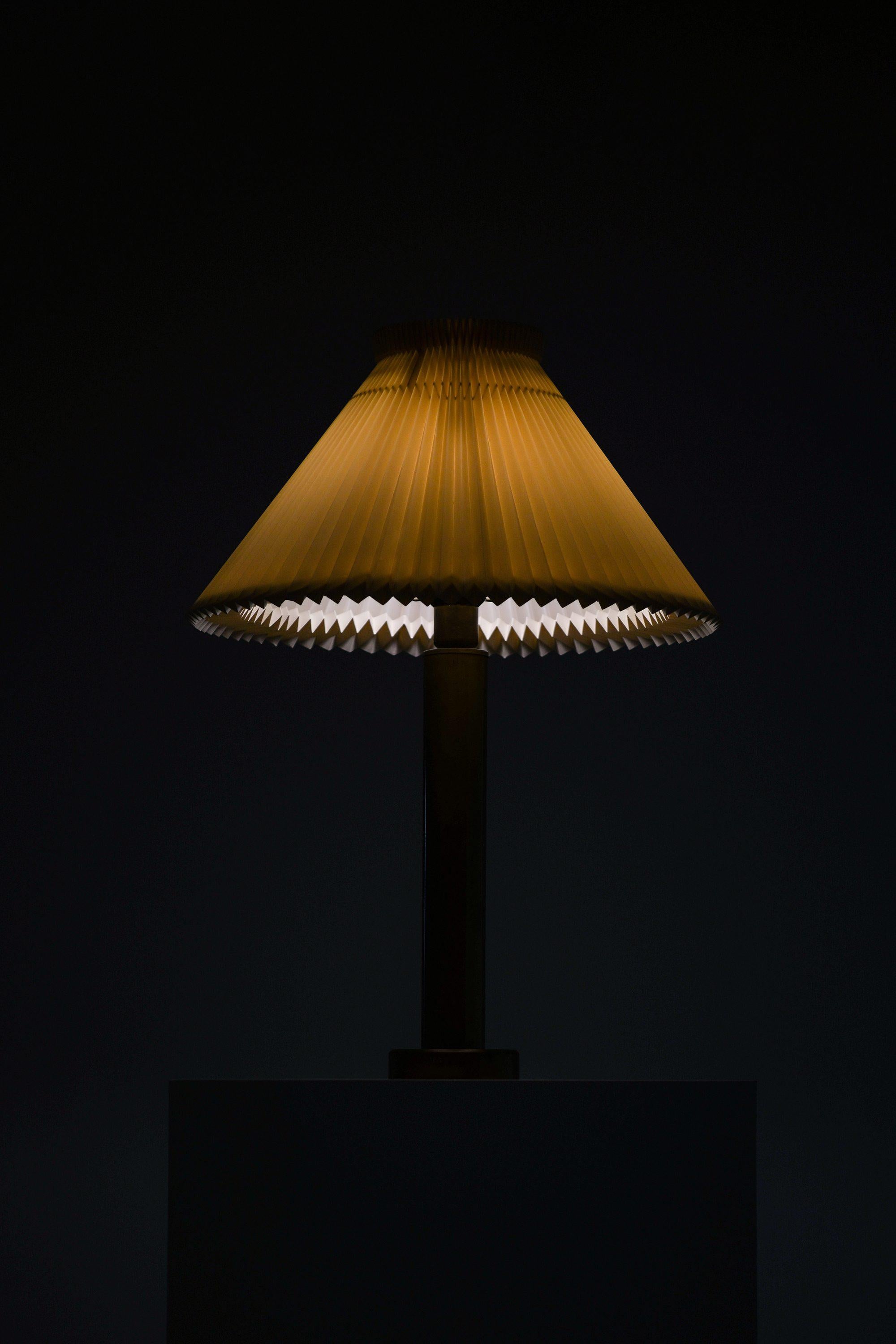 20ième siècle Paire de lampes de table en laiton, années 1950 en vente