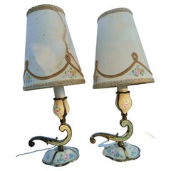 Paire de lampes de table en laiton et céramique peinte.