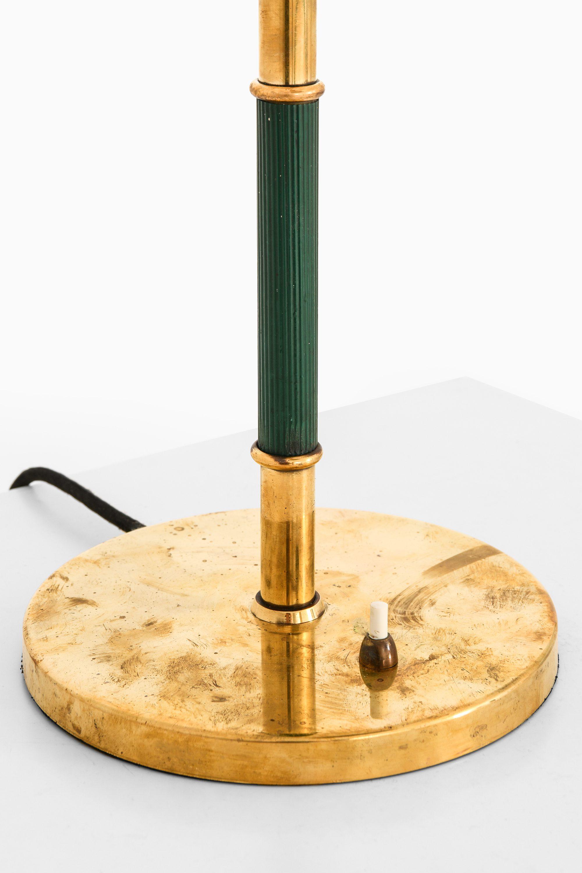 Coppia di lampade da tavolo in ottone e vinile di Vilhelm Lauritzen, anni '40 In condizioni buone in vendita a Limhamn, Skåne län