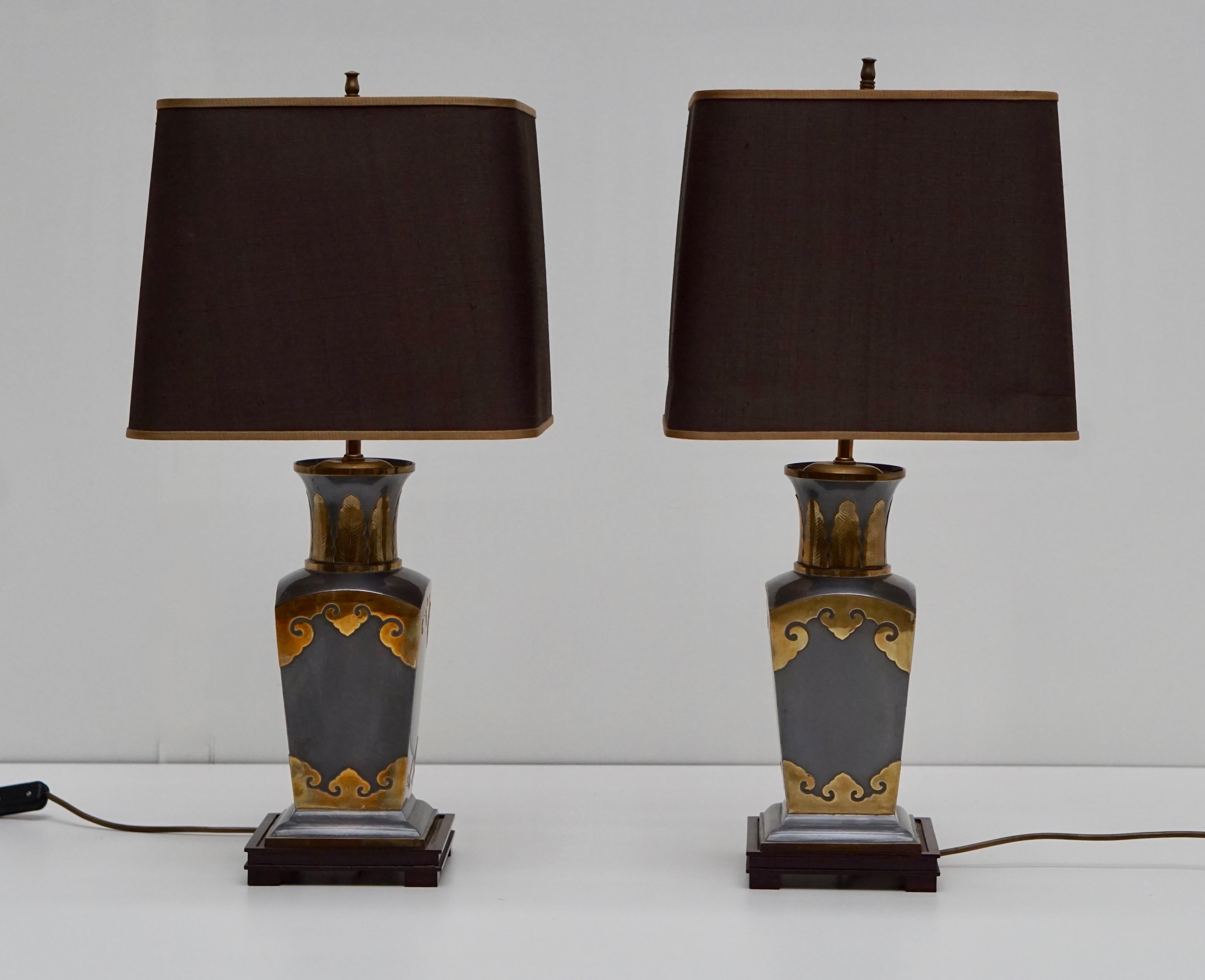 Hollywood Regency Paire de lampes de bureau en laiton, fabriquées à la main en Italie en vente
