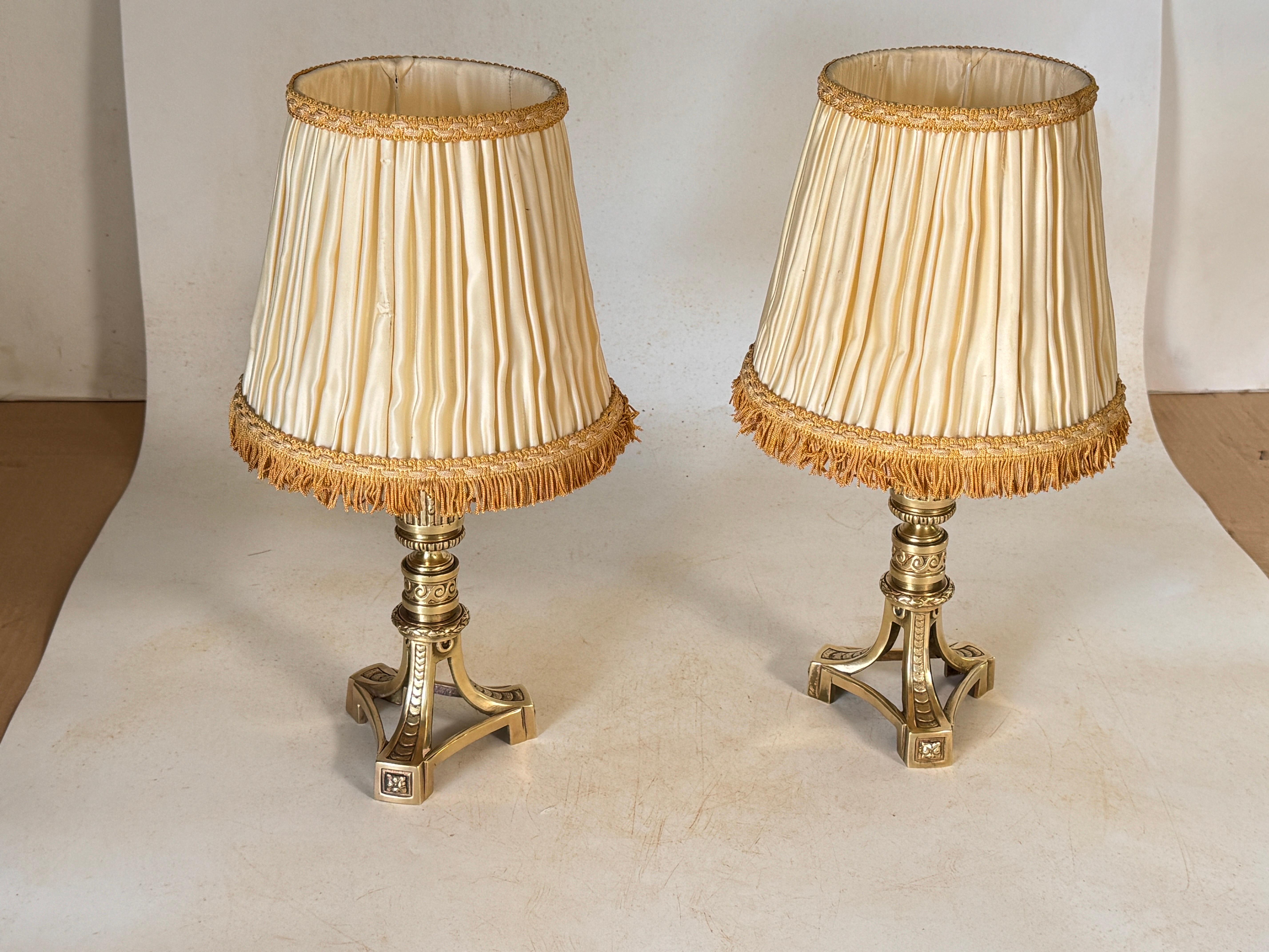 Pair of table Lamps in Bronze Gold Color Silk original Shades France 19th For Sale 2