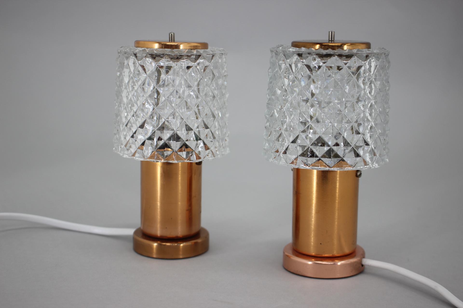 Mid-Century Modern Pair of Table Lamps in Copper by Kamenicky Senov, Czechoslovakia For Sale