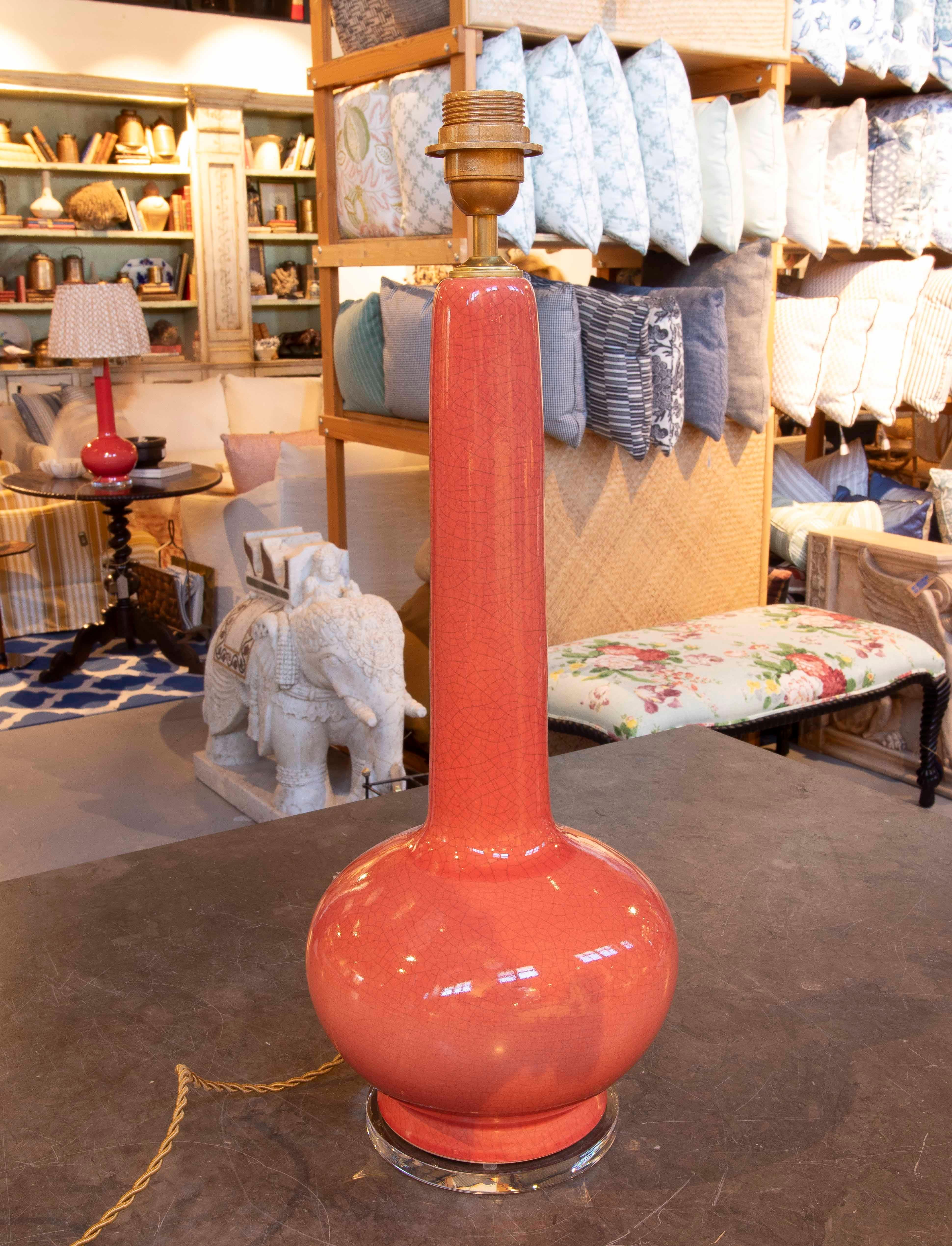 Spanish Pair of Table Lamps in Crackled Glazed Coral Ceramic, Mid-Century Style For Sale