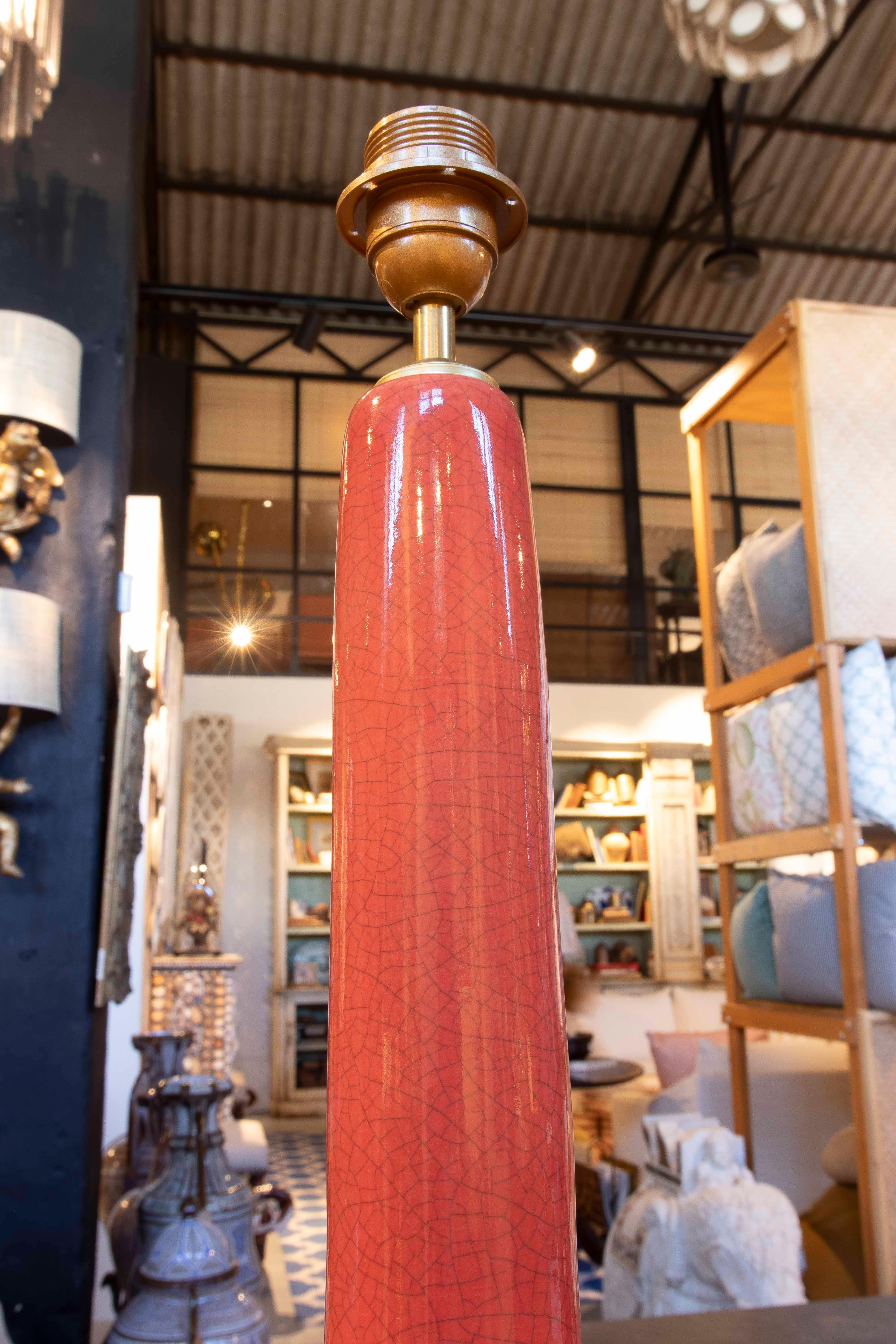 Contemporary Pair of Table Lamps in Crackled Glazed Coral Ceramic, Mid-Century Style For Sale