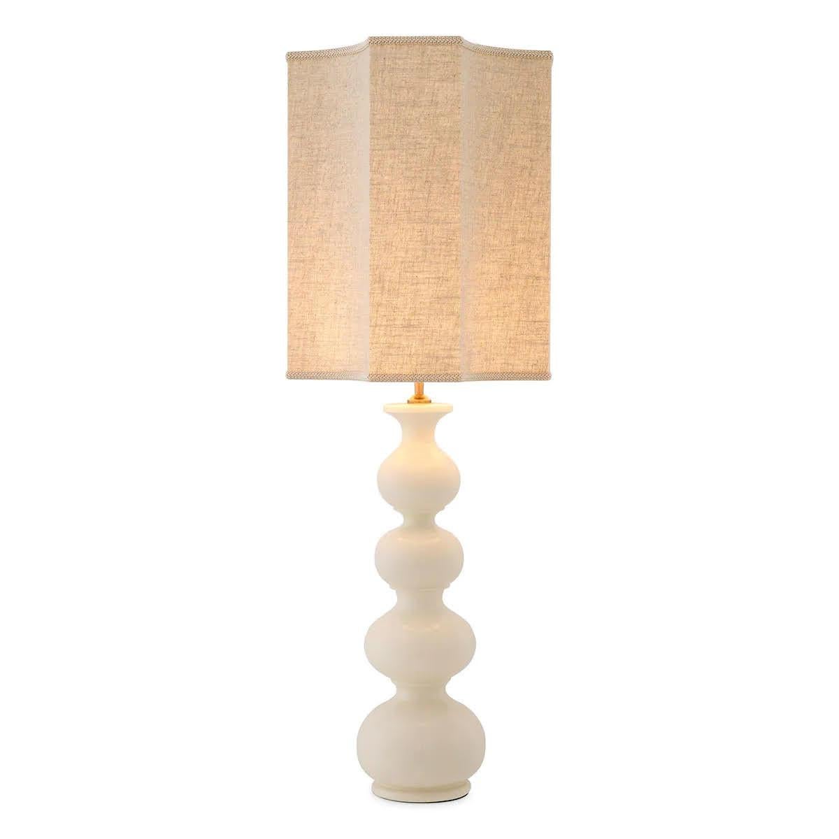 Paire de lampes de table en céramique blanche craquelée et laiton patiné.

Cette jolie lampe est dotée d'une base artistique en céramique blanche craquelée qui lui donne l'aspect d'une sculpture. 
Il est magnifiquement associé à un abat-jour en lin